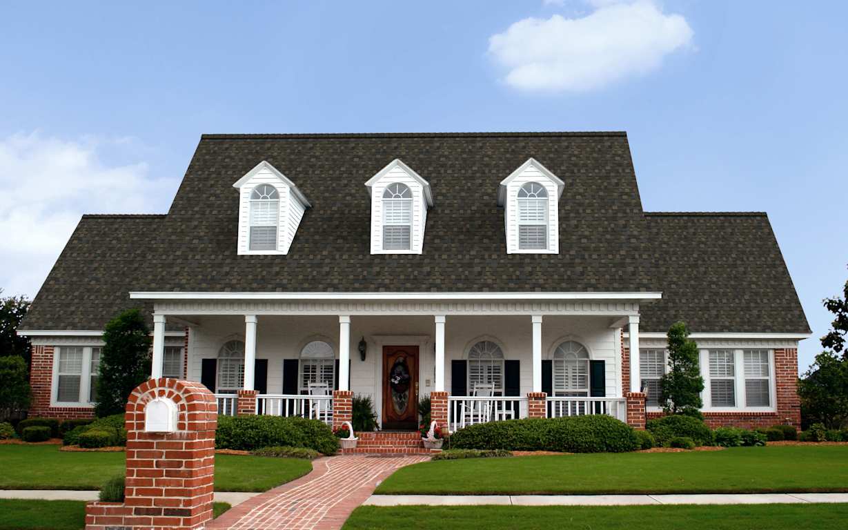 Owens Corning Black Sable color example shown in the Duration FLEX product gallery; appearance reference.
