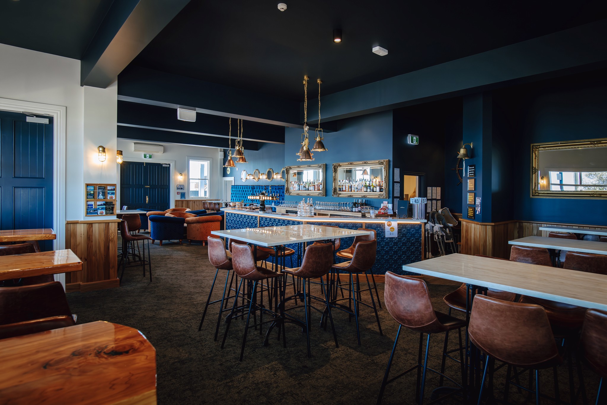 elegant bedroom with lamps