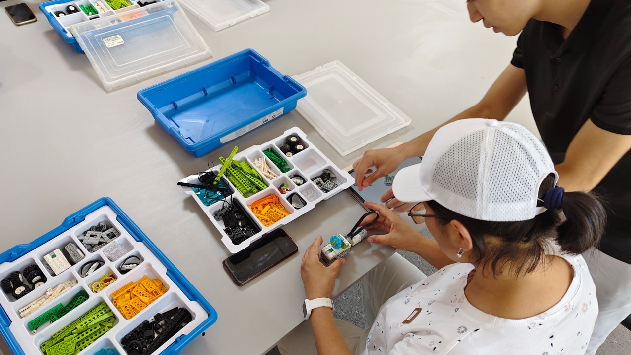A man stading with Surfboard
