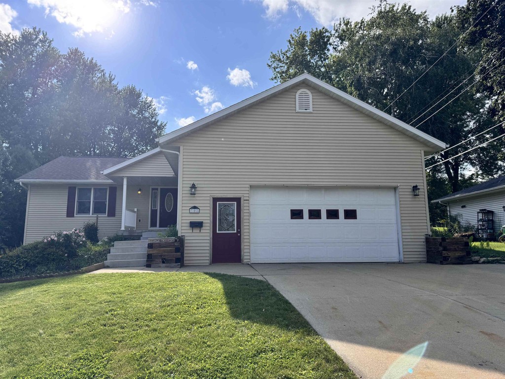 308 S Lindsey Street, Dodgeville, front photo