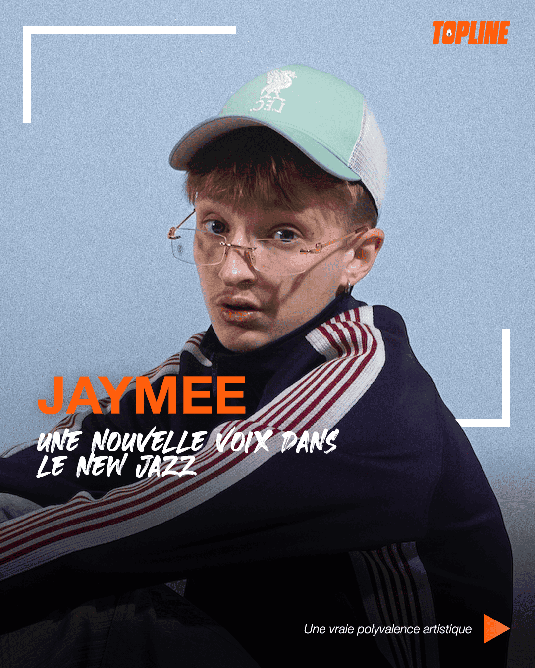 Exemple de post pour les réseaux sociaux du média musical TopLine, portant le titre 'CES SONS TROP SOUS-CÔTÉS'. L'image est une composition graphique audacieuse : au premier plan, une artiste ou influenceuse (vue dans les visuels précédents) portant un bonnet en fourrure noire et des bijoux dorés, posant de manière stylisée sur une voiture en extérieur. Le titre du contenu est en typographie percutante, en blanc et orange vif. En arrière-plan, un graphique blanc minimaliste en forme de barres de son vient illustrer le thème. Le post est destiné à générer de l'engagement et du contenu sur le rap/musique urbaine pour les réseaux sociaux de TopLine, démontrant l'expertise de Nux-Studio en graphisme et stratégie de contenu social.