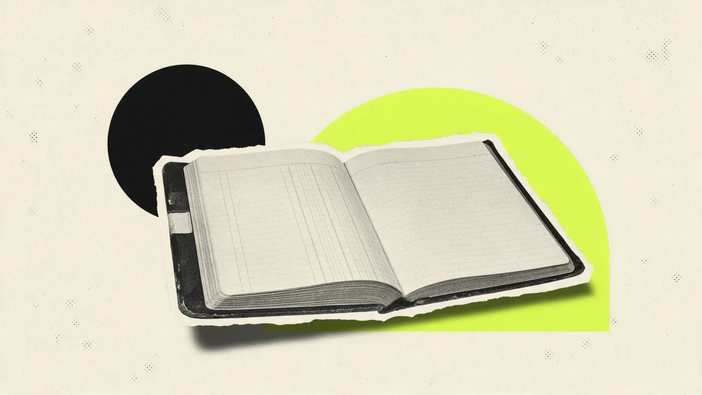 Livro-razão antigo aberto sobre semicírculo verde-lima, as trilhas de auditoria que o fornecedor documenta
