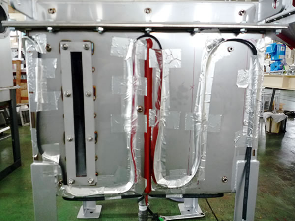 電熱線を本体に巻きつけてスクラバーを温めます