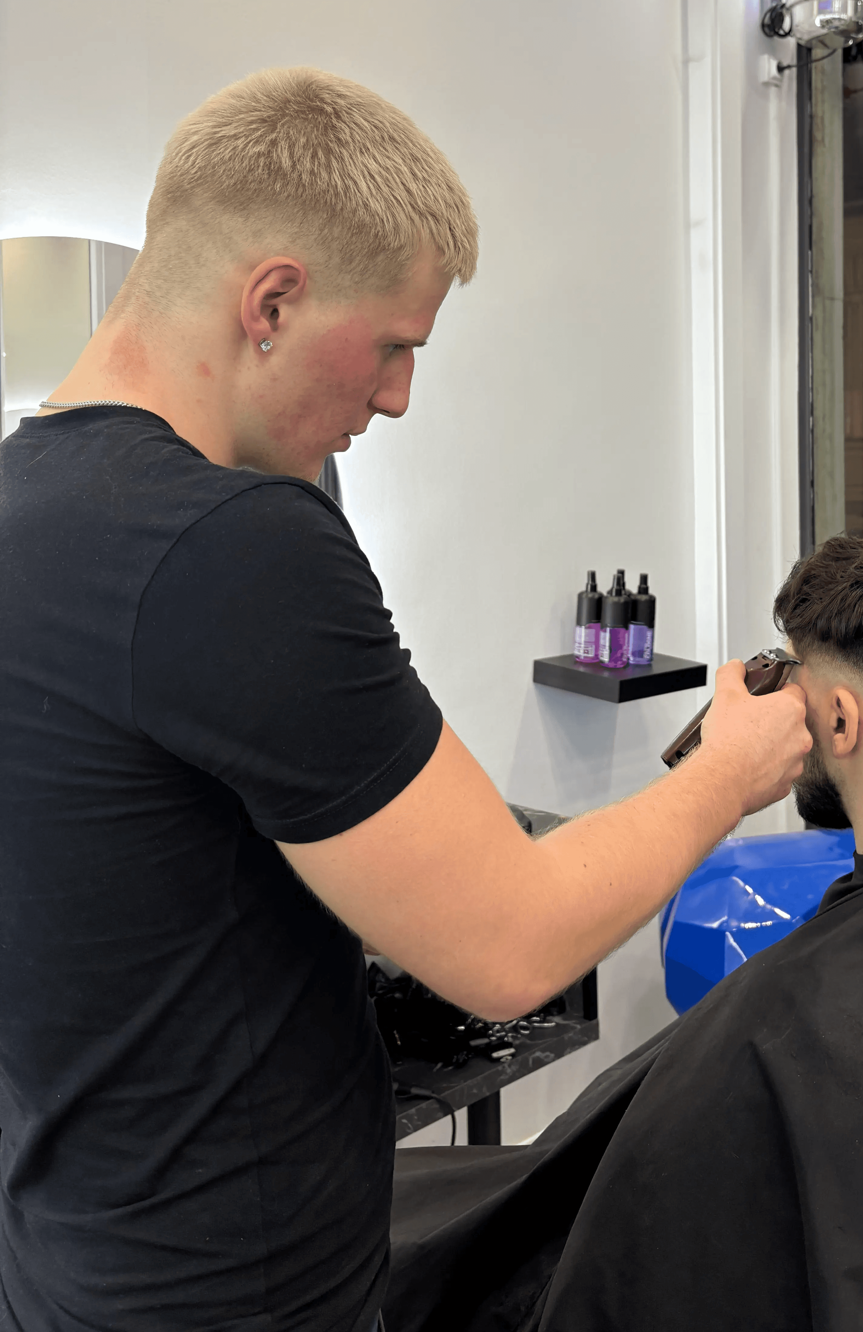 Photo d'un coiffeur du barber club grenoble