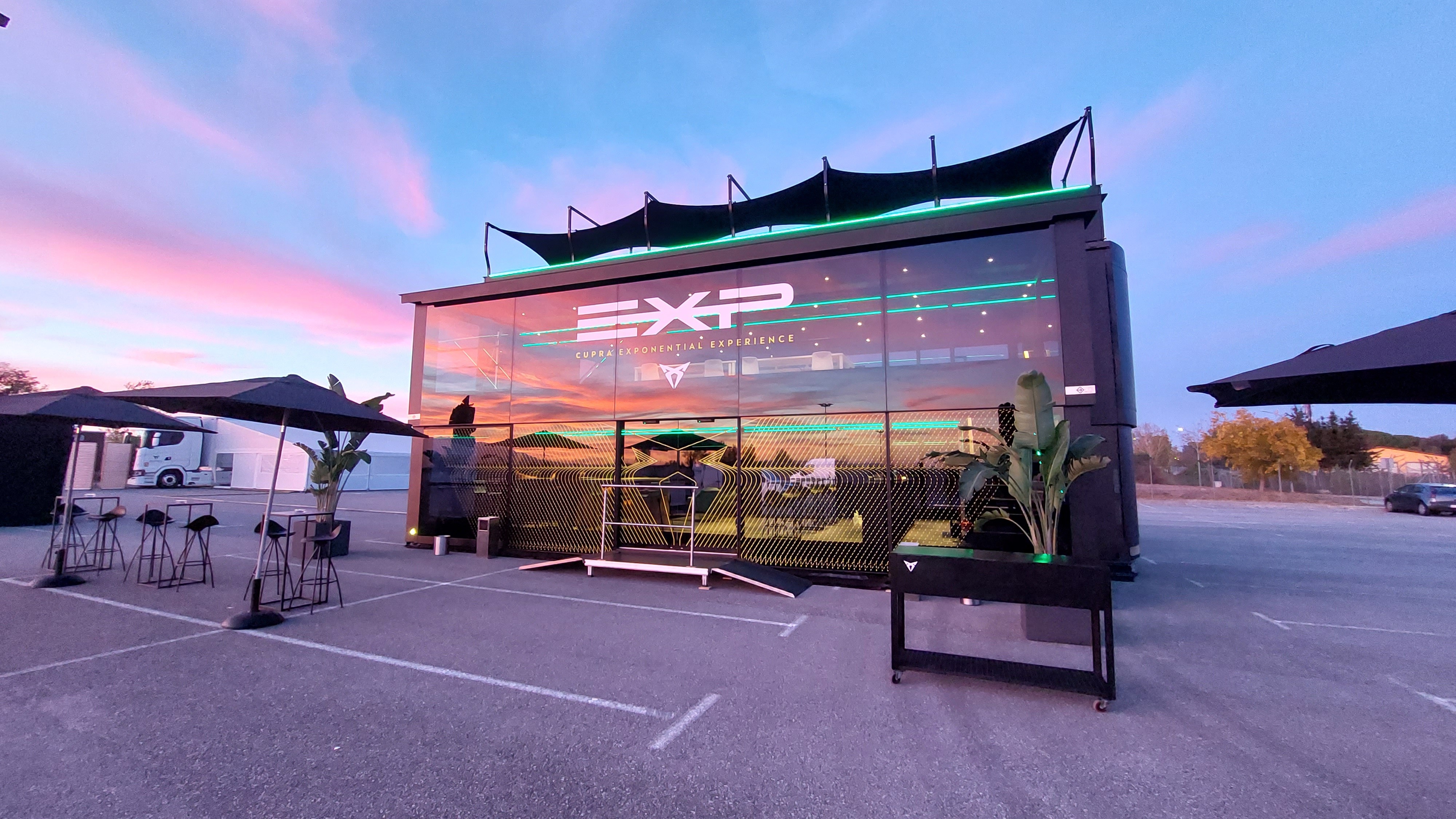 Cupra giant XL hospitality