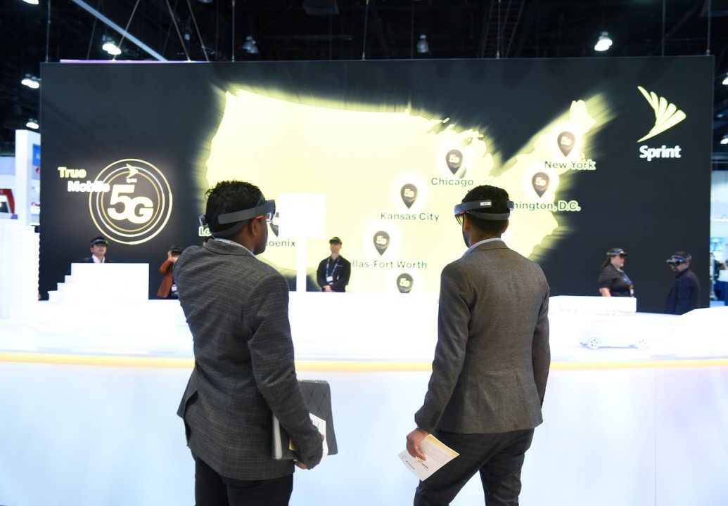 Hybrid Events with AR/VR: Redefining Engagement in 2025