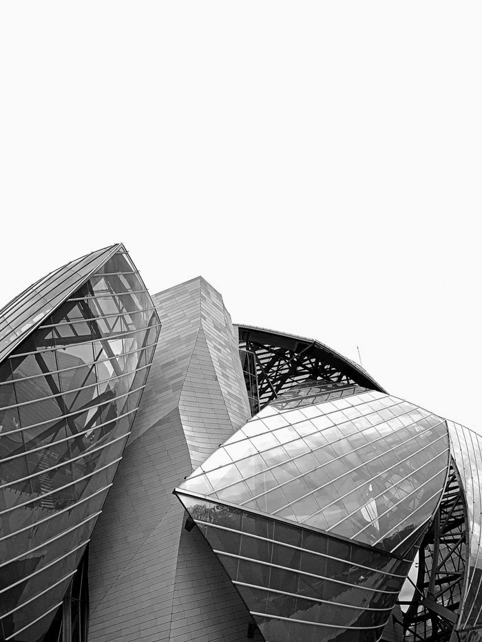 Luxury private jet hire to Paris France - Louvre and Champs-Élysées access