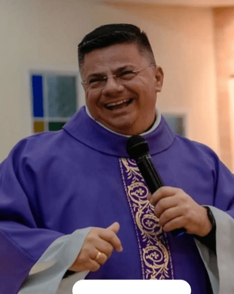 Padre Josileudo Queiroz, comunicador e cliente do Studio Responsivo - projeto de key visual