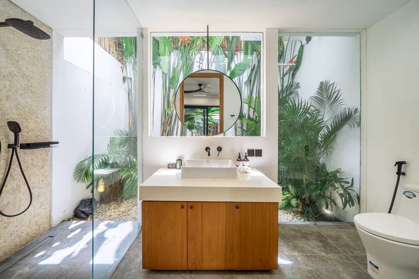 4-bedroom villa 350 m from Batu Bolong Beach in Canggu