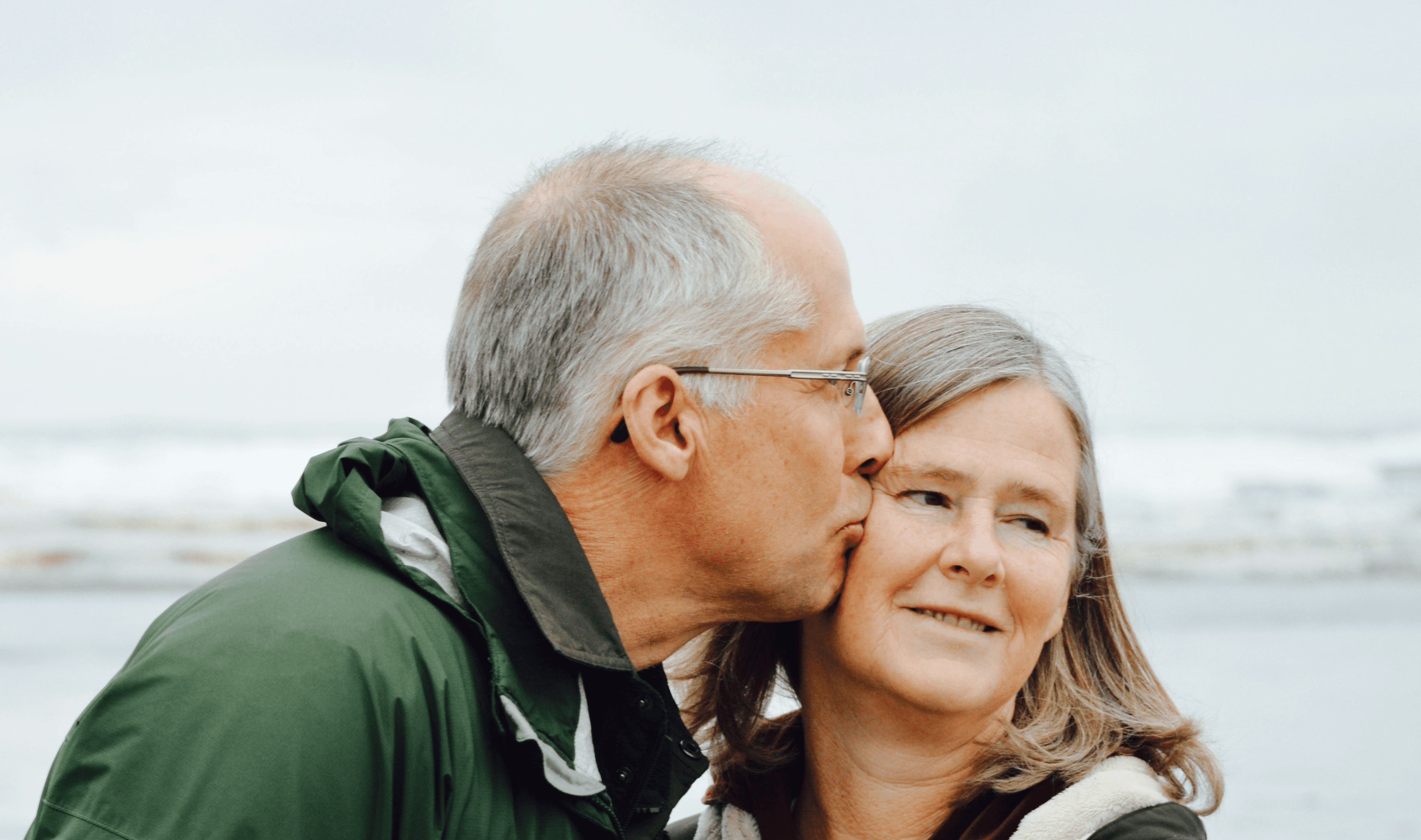woman wearing academic cap and dress selective focus photography