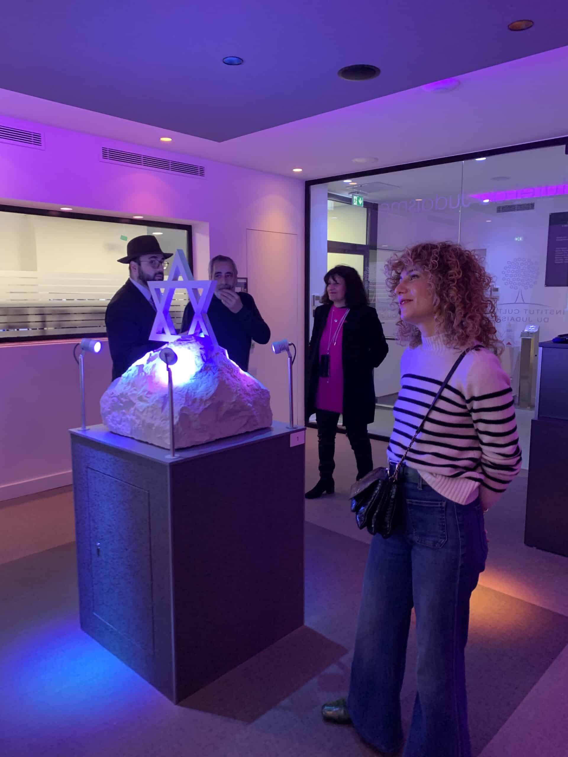 Abnousse Shalmani, journaliste, écrivain, réalisatrice