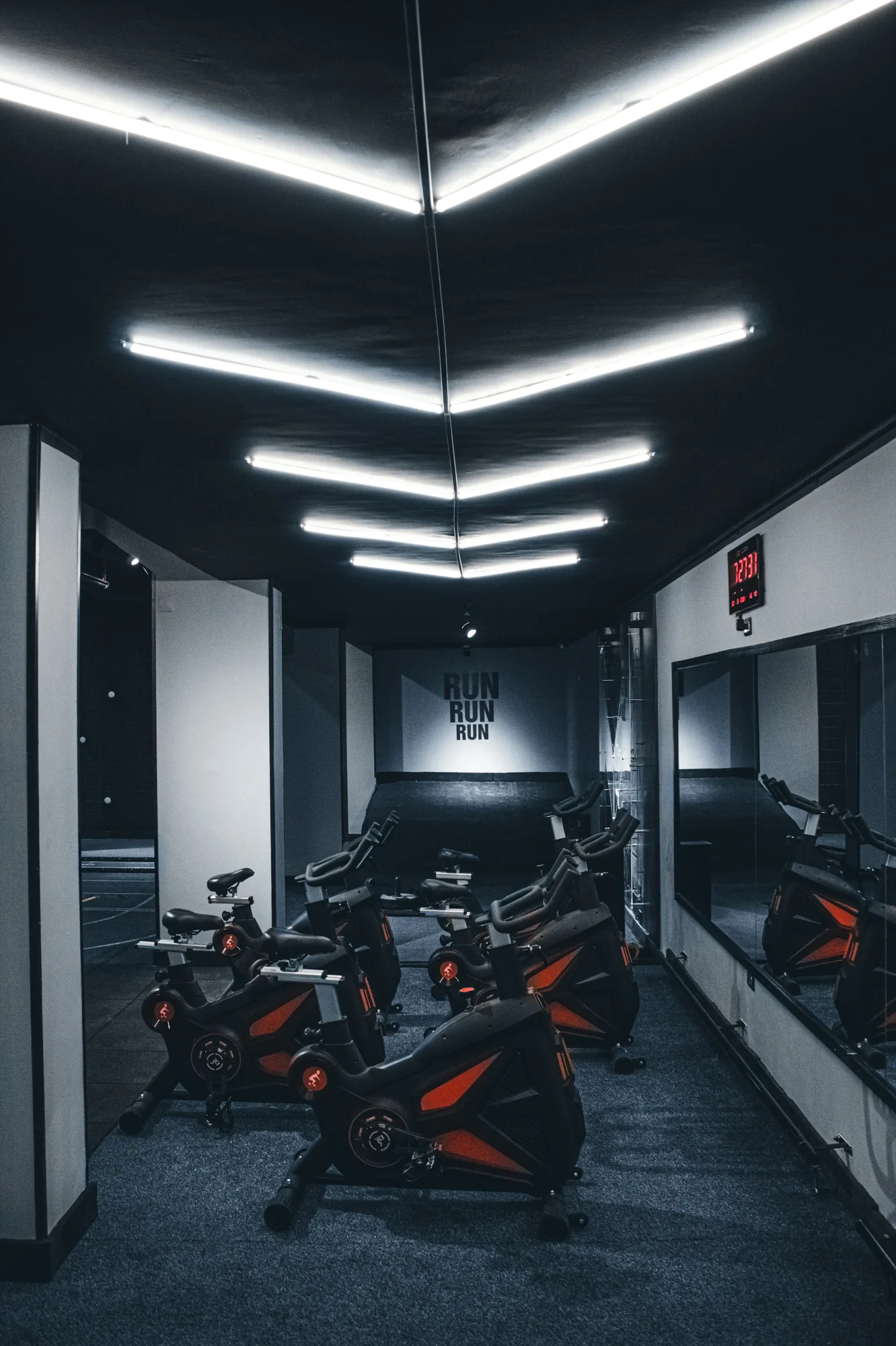 Ride room · 32 bikes