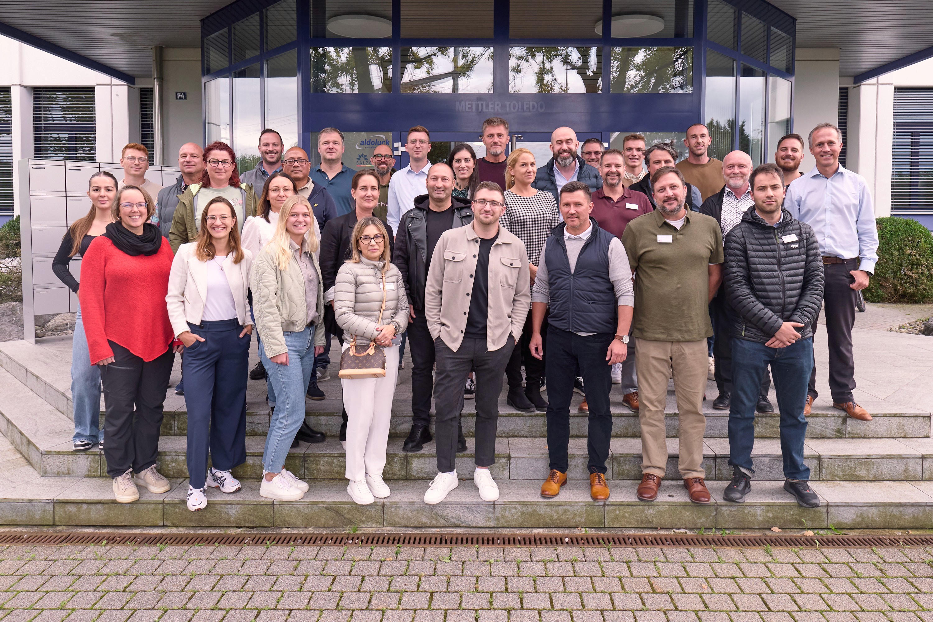 Équipe et partenaires réunis lors d’une journée de formation et collaboration autour des solutions d’exosquelettes professionnels