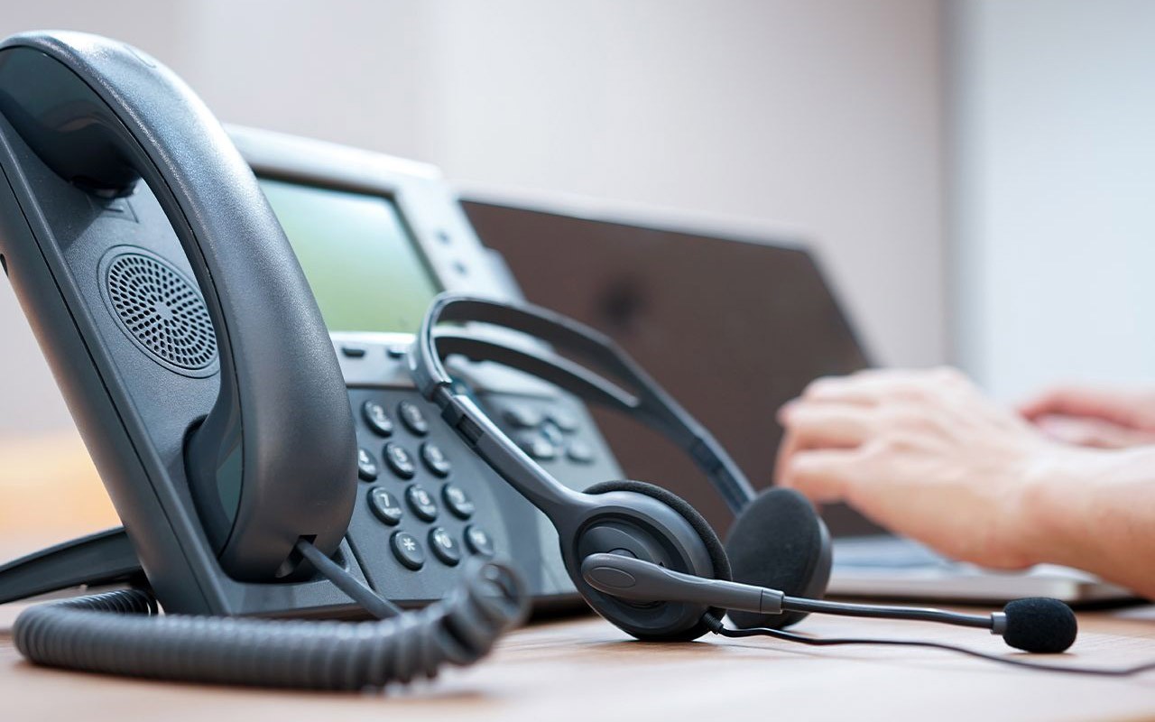 8 Stats You Didn’t Know About Your Office Phone and Its Role in Veterinary Workplace Burnout