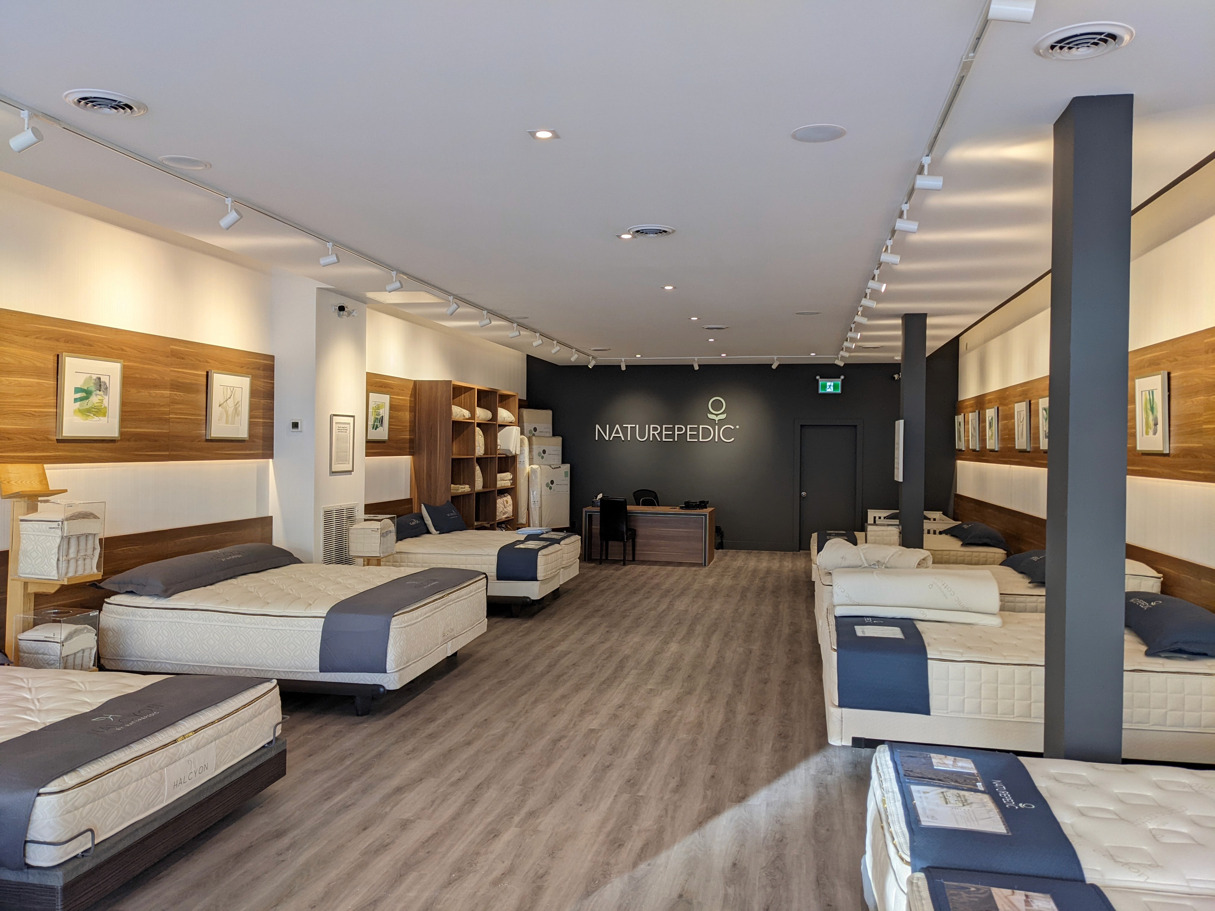 Retail lighting fit-out
