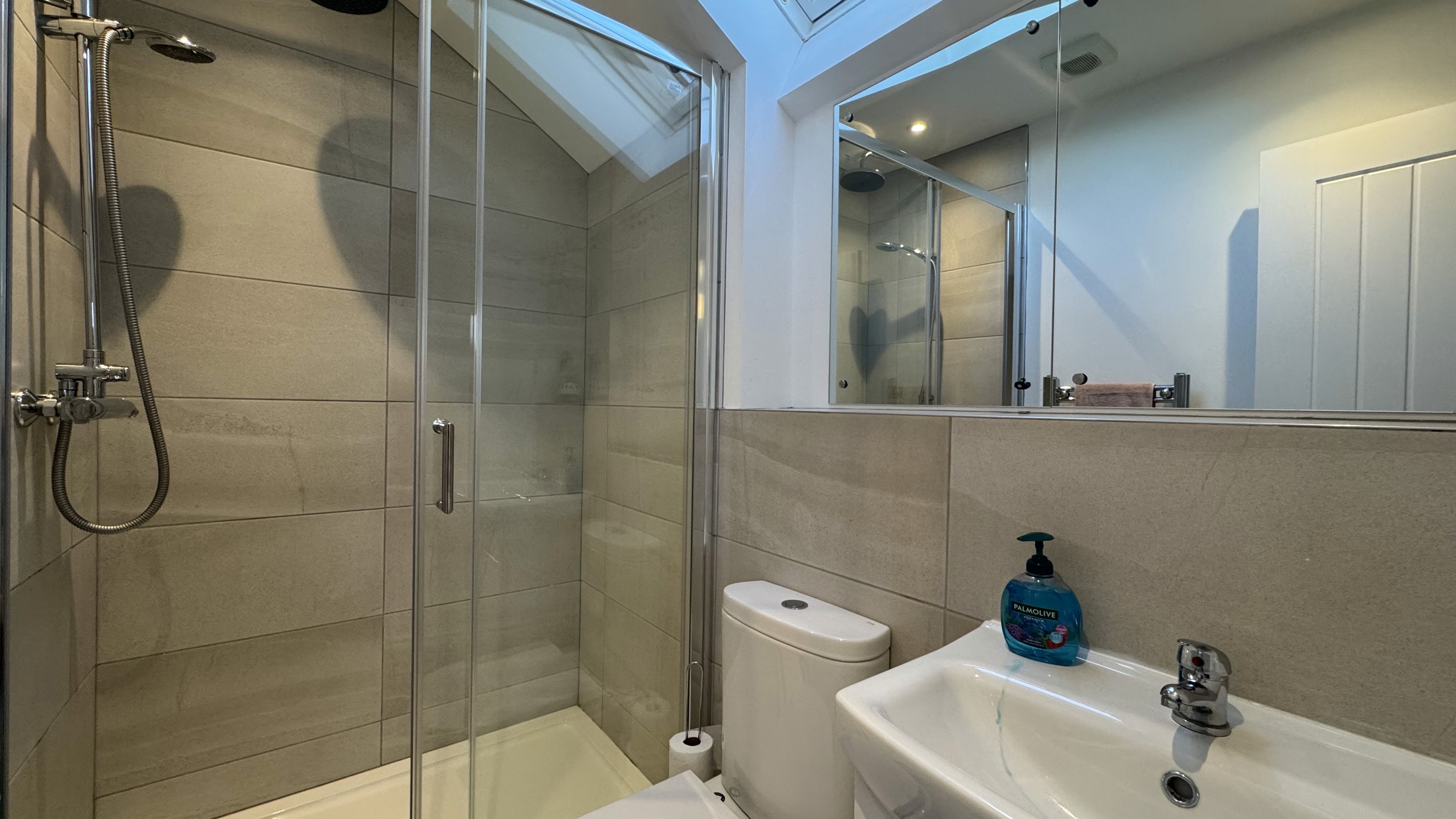 Second Bedroom En Suite