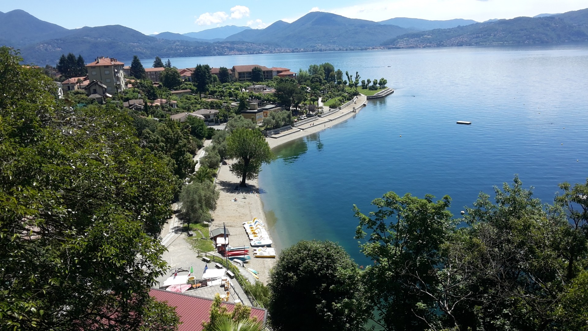 5 Lidi attrezzati al lago in Lombardia dove fare il bagno con i bambini - Milano da piccoli