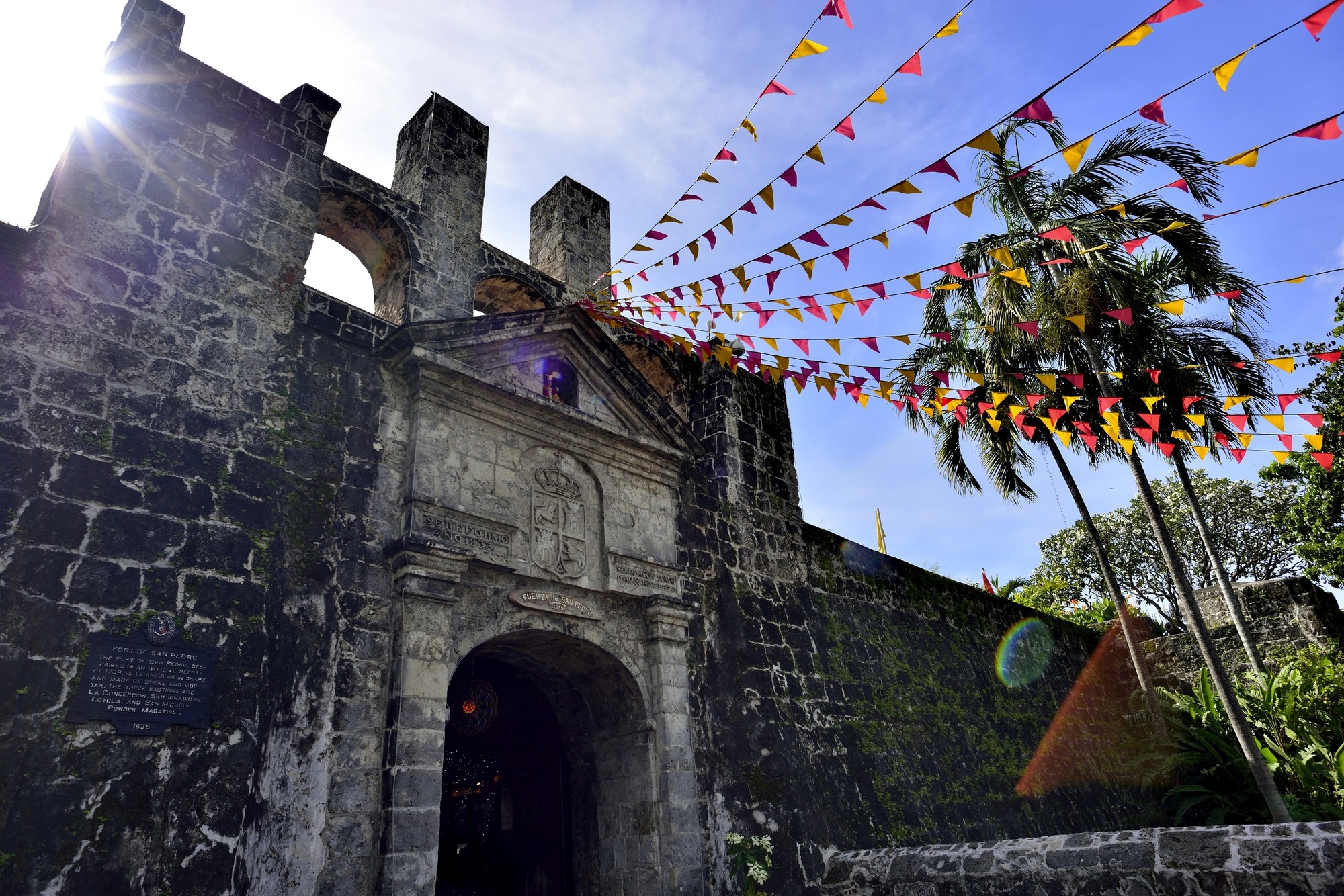 photography of dam during daytime