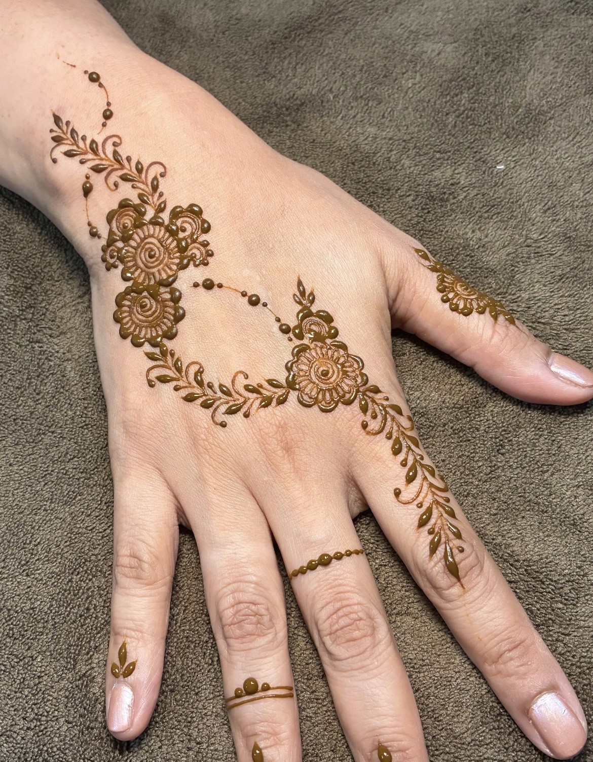 Henna done by Rouhihenna in Singapore.