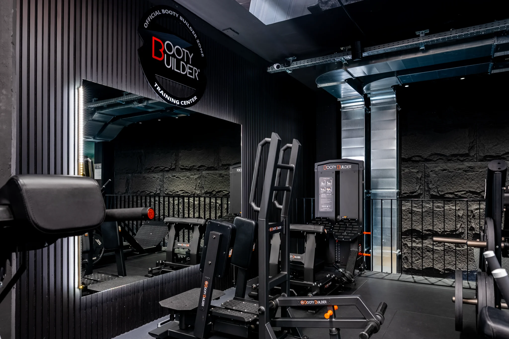 Booty Builder Zone – Bereich für gezieltes Glute-Training im Kraftwerk Fitness Studio Heerbrugg