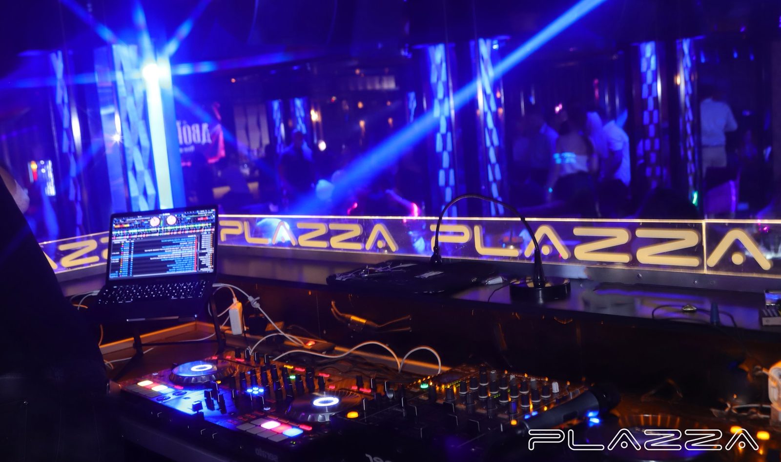 Plazza Dance Center dj setup