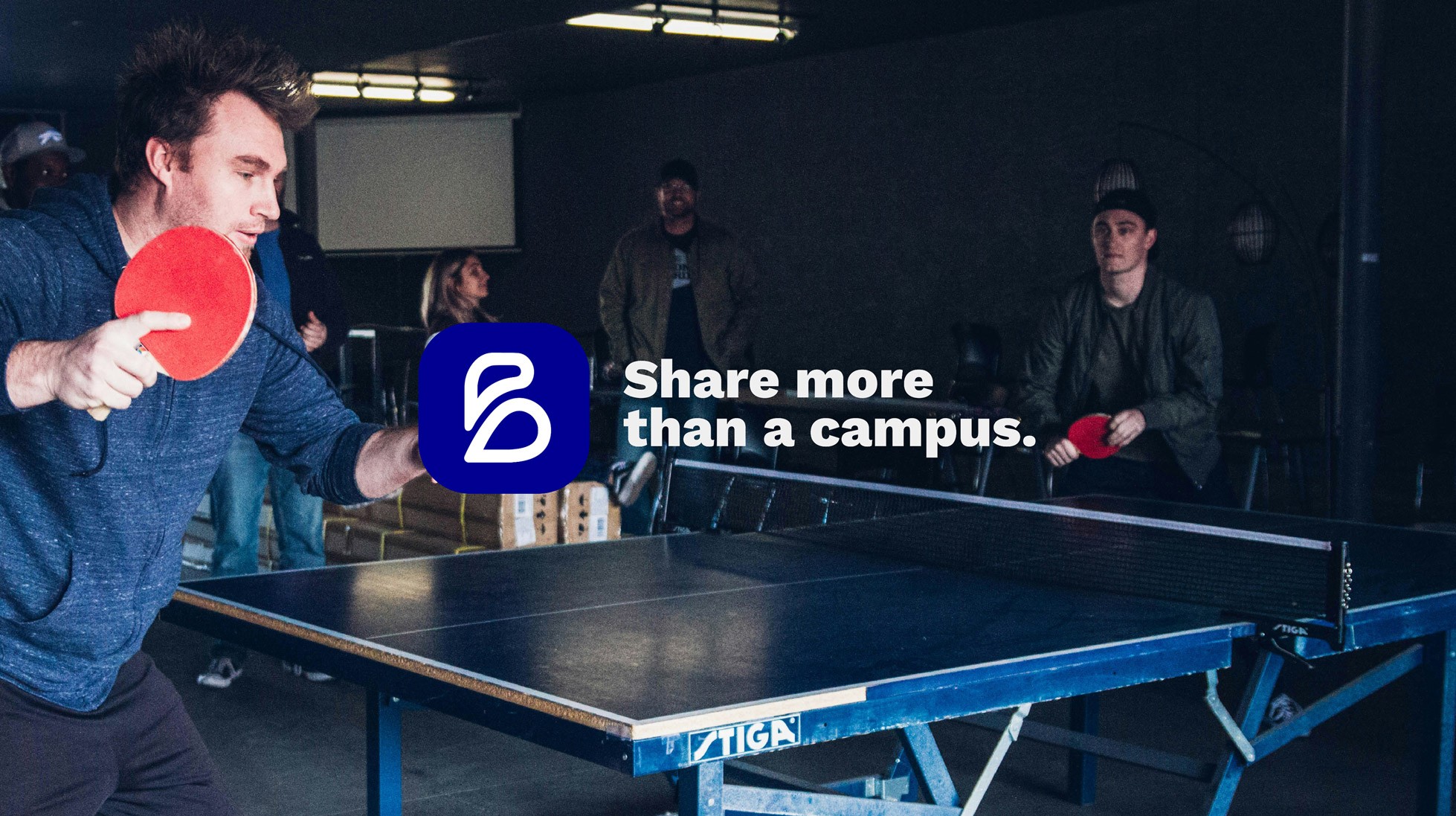 Share more than a campus. + Photo d'un tournois de ping-pong.