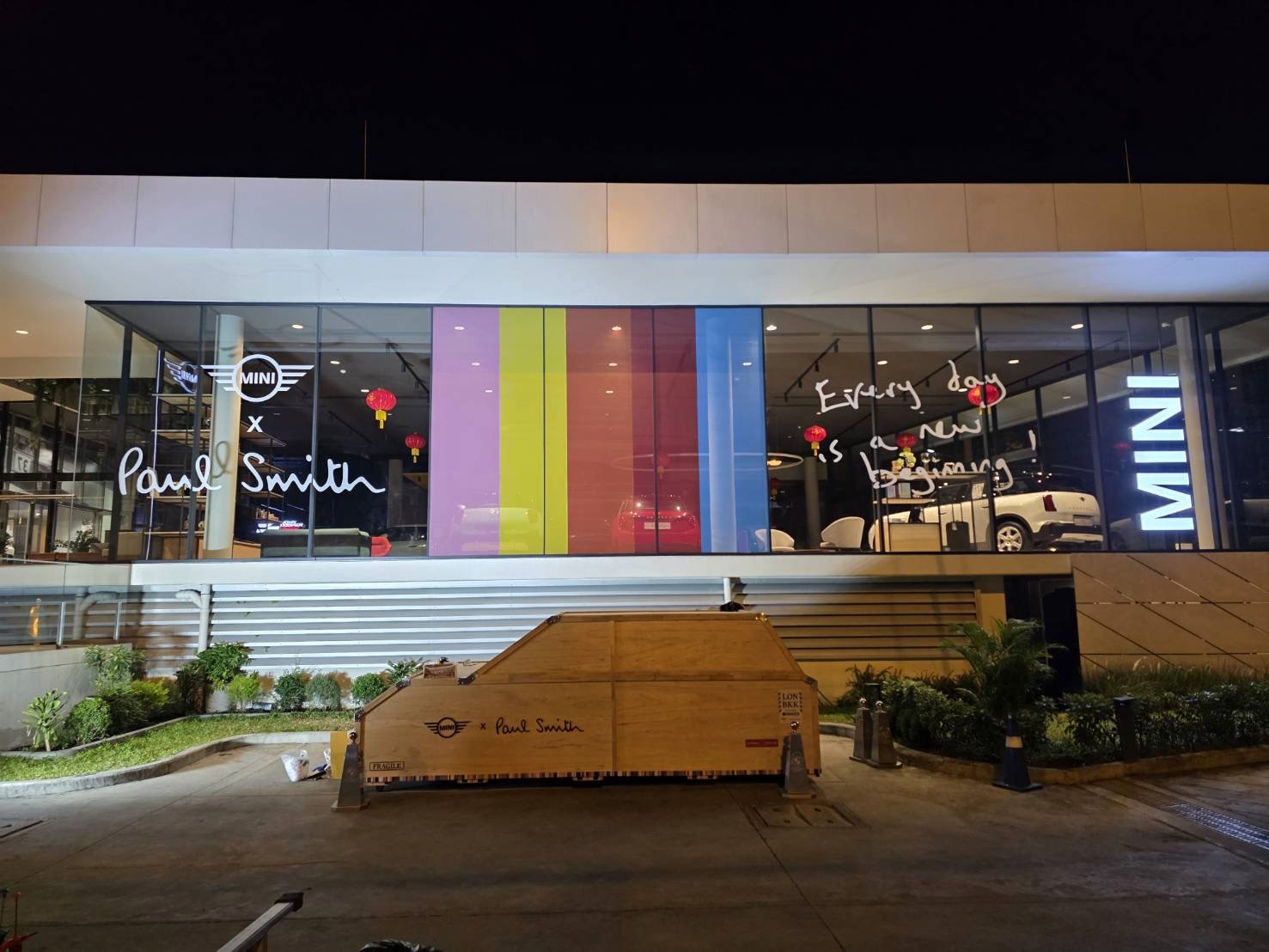 พิมพ์สติกเกอร์ติดกระจกหน้าร้าน