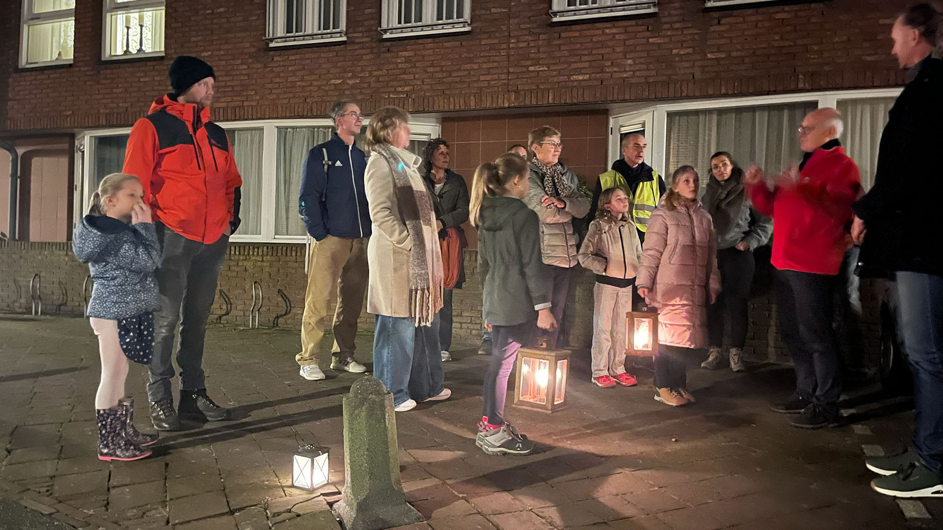 Stadswandeling in het donker Peter Versloot vertelt over vroeger - Oud Montfoort