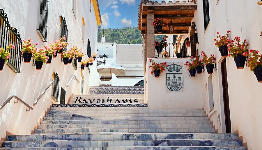 Benahavís | Most beautiful white village | Travel guide & Tips