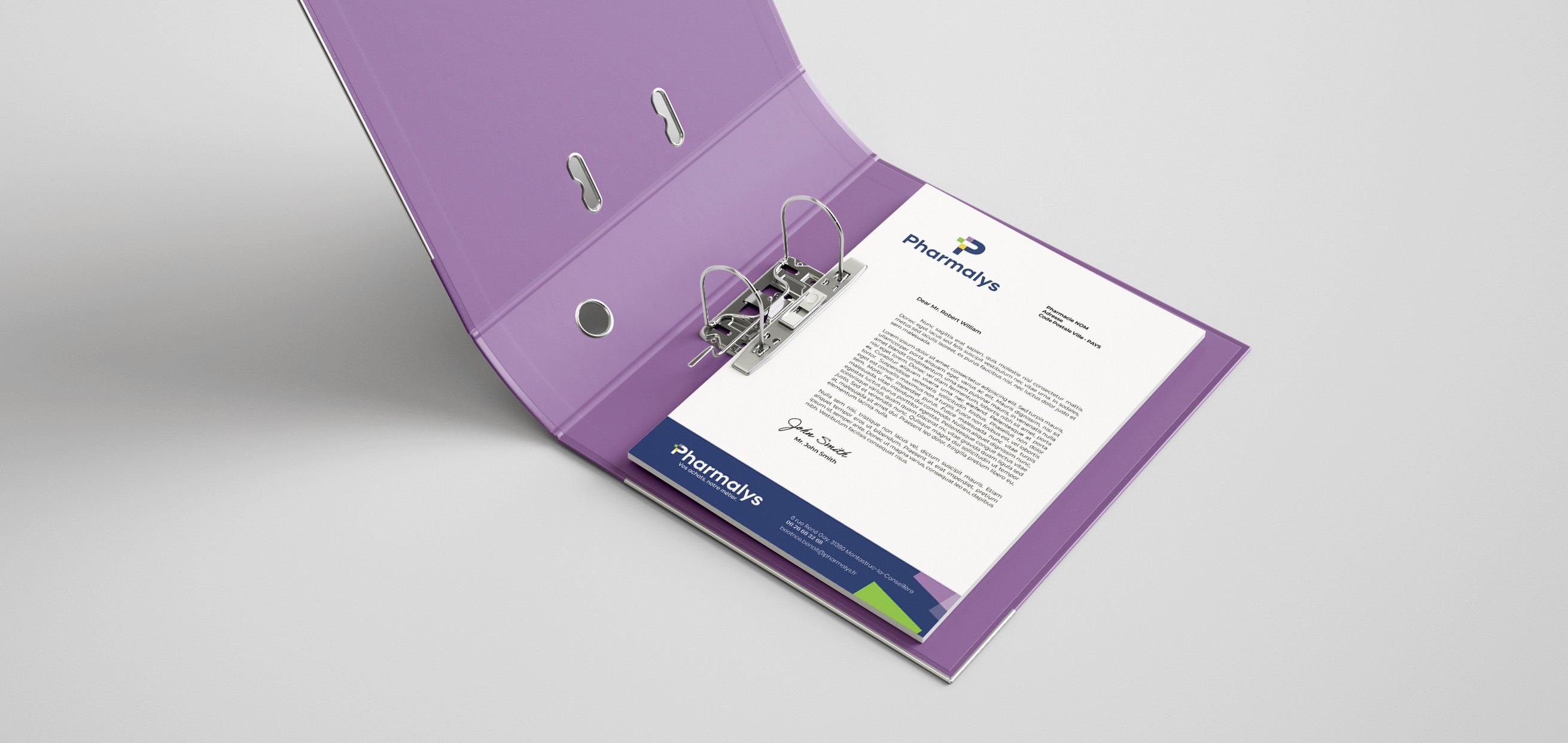 Mis en situation papeterie, classeur et document avec en-tête logo Pharmalys