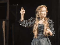 Miranda Raison i Grace Pervades på Theatre Royal Haymarket
