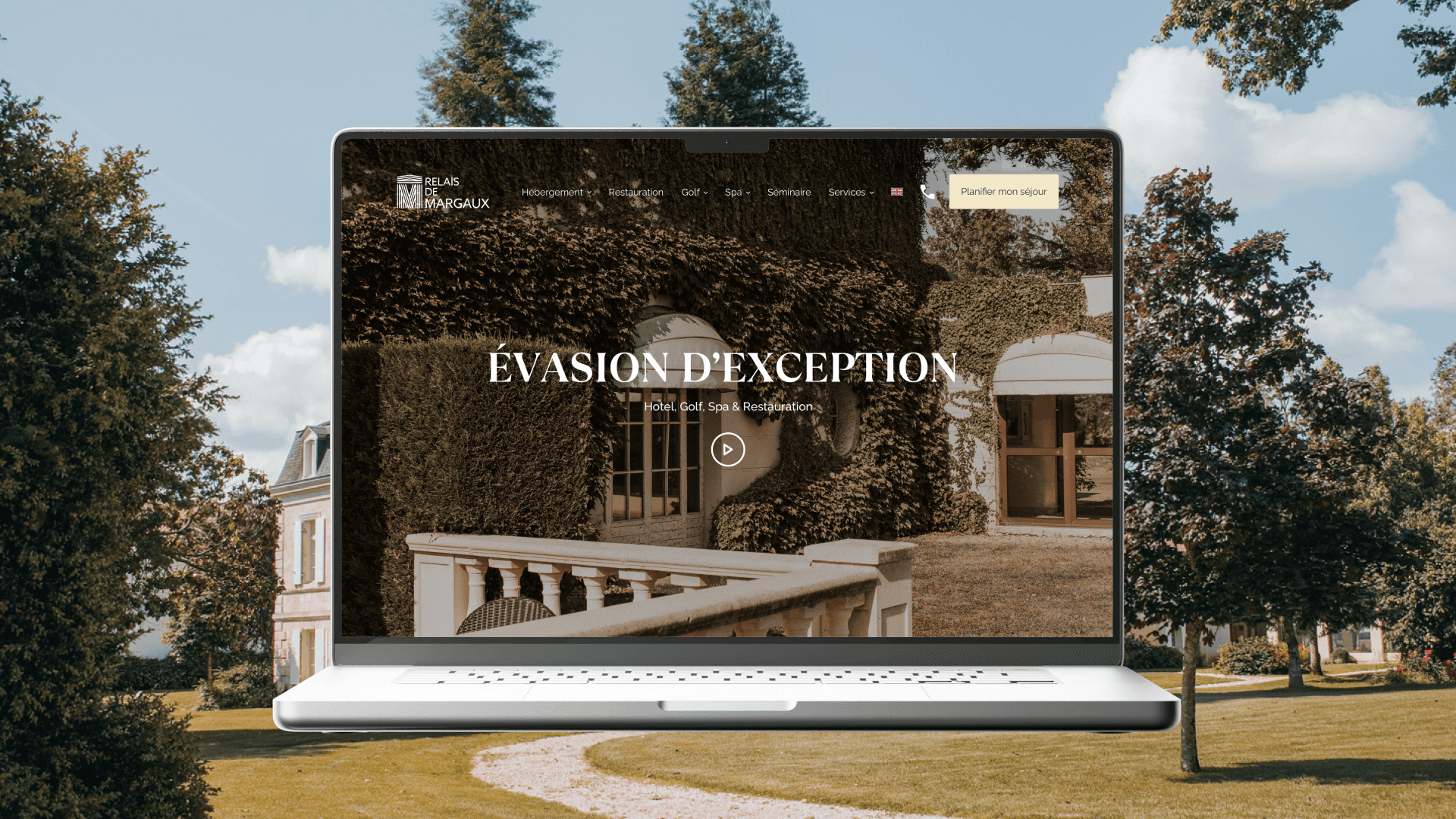 Macbook mockup with website