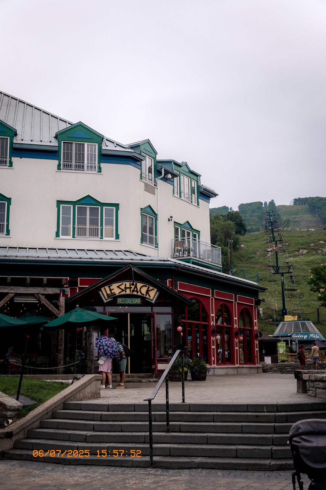 Façade du resto-bar Le Shack, au pied des pistes de Tremblant.