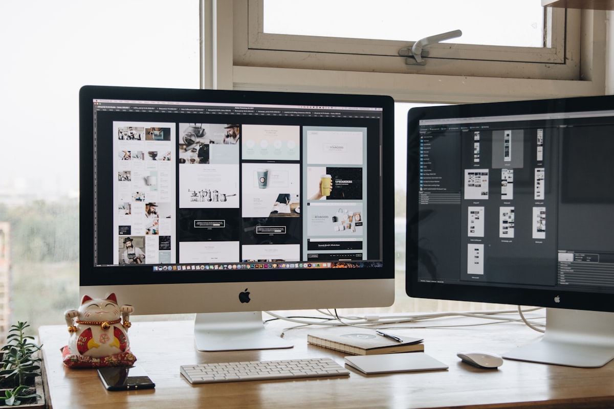 Dual monitor workspace for custom website design