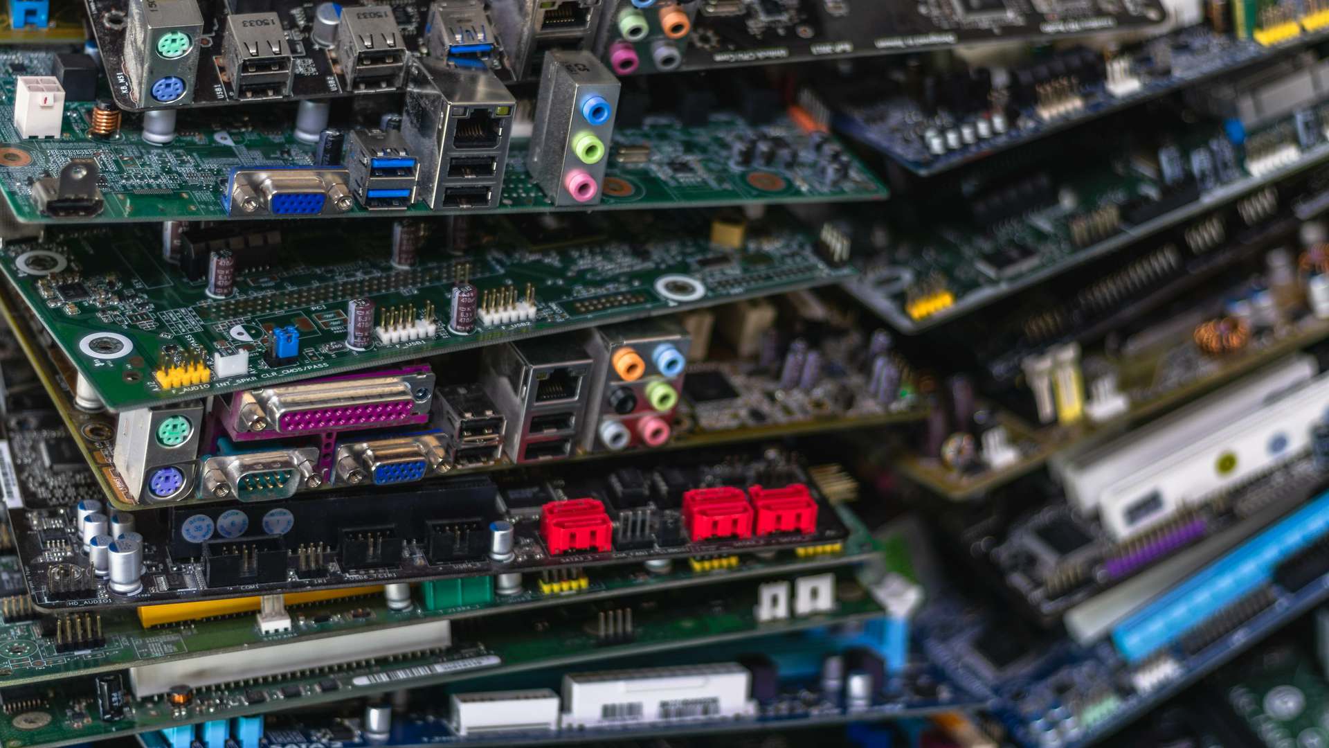 Scaling up e‑waste recycling with Descycle investment