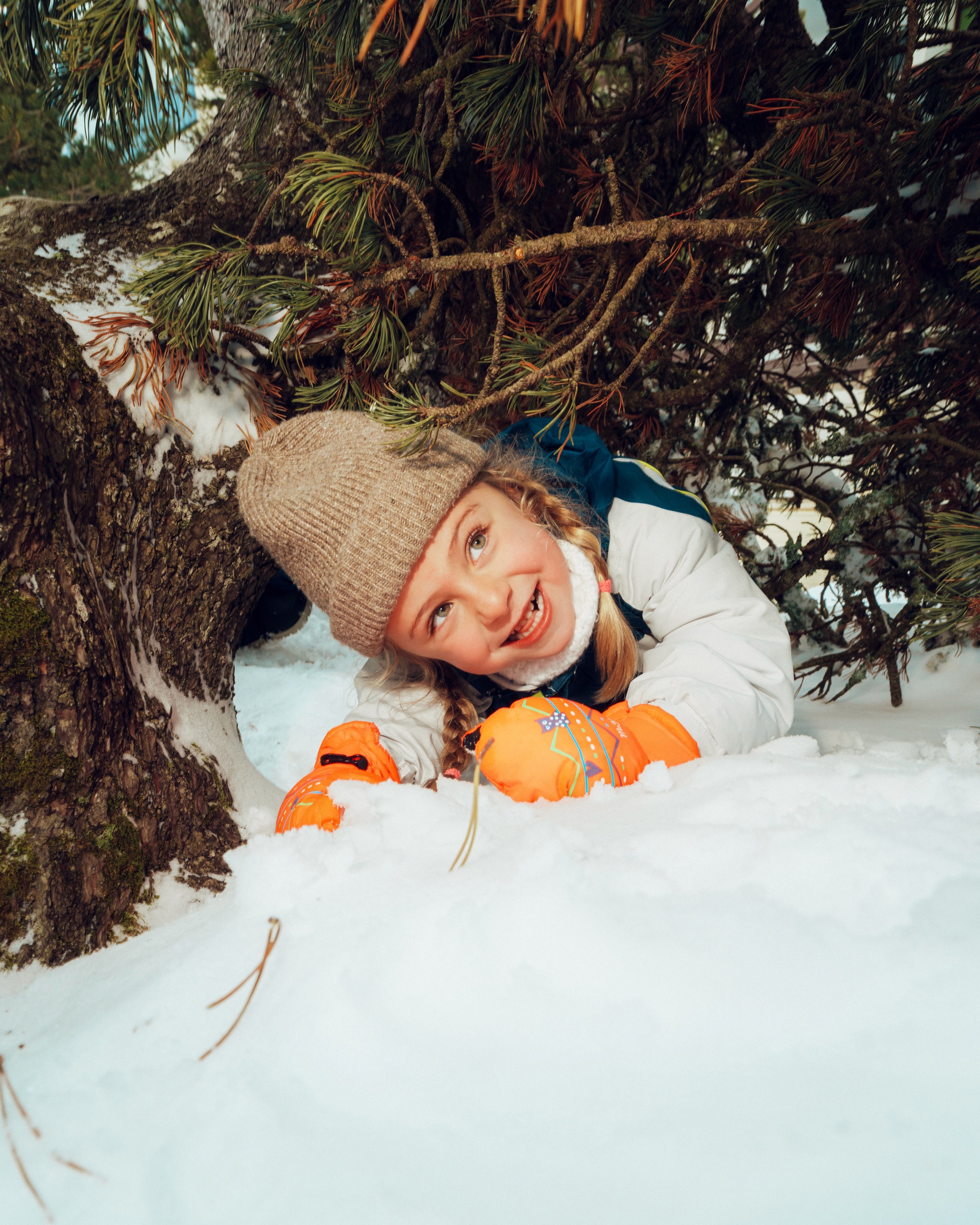 Séance couple sur la plage du Miramar pour le mariage à l'Hotel du Palais