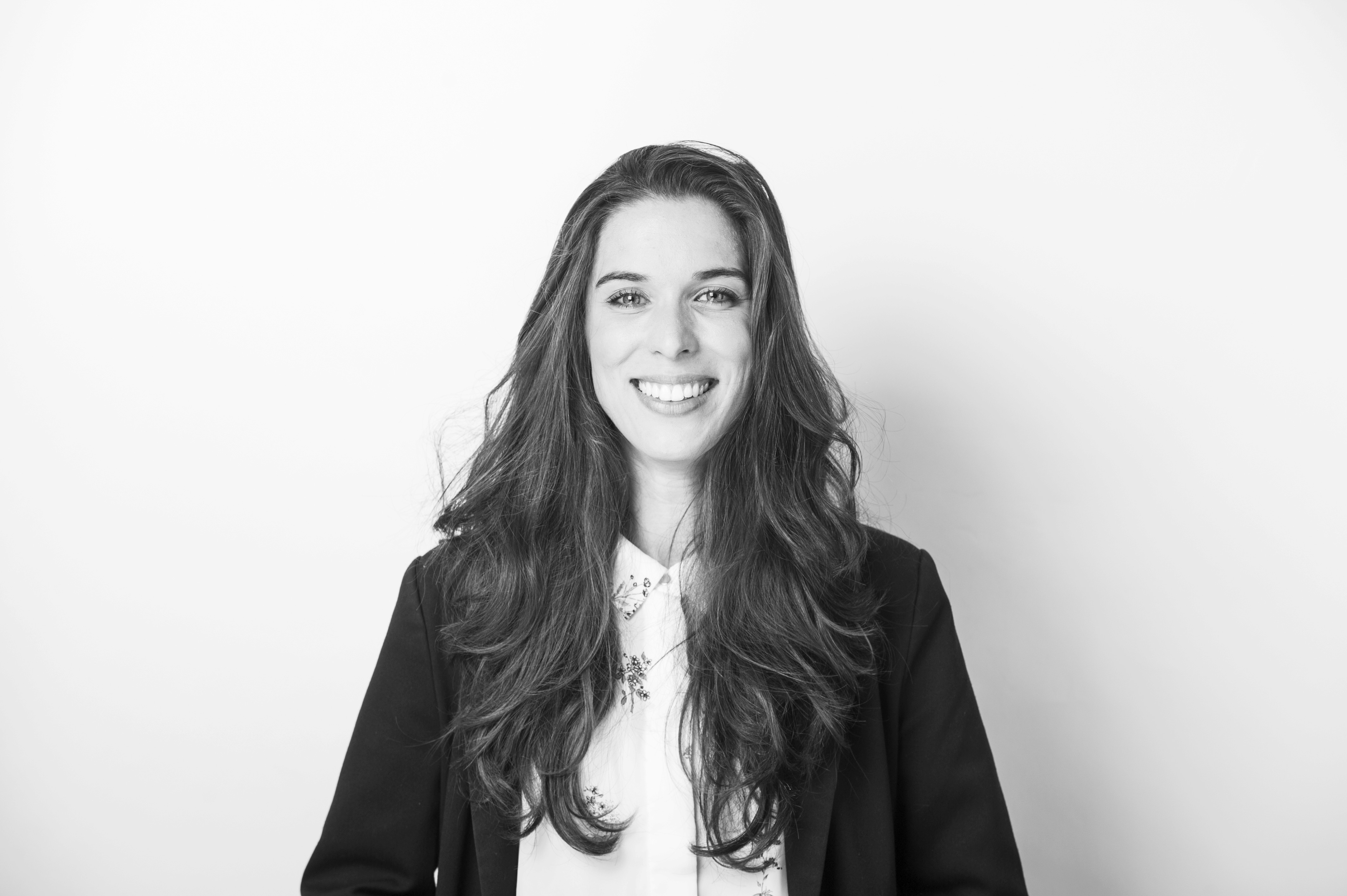 Person with light blue shirt looks to his right side