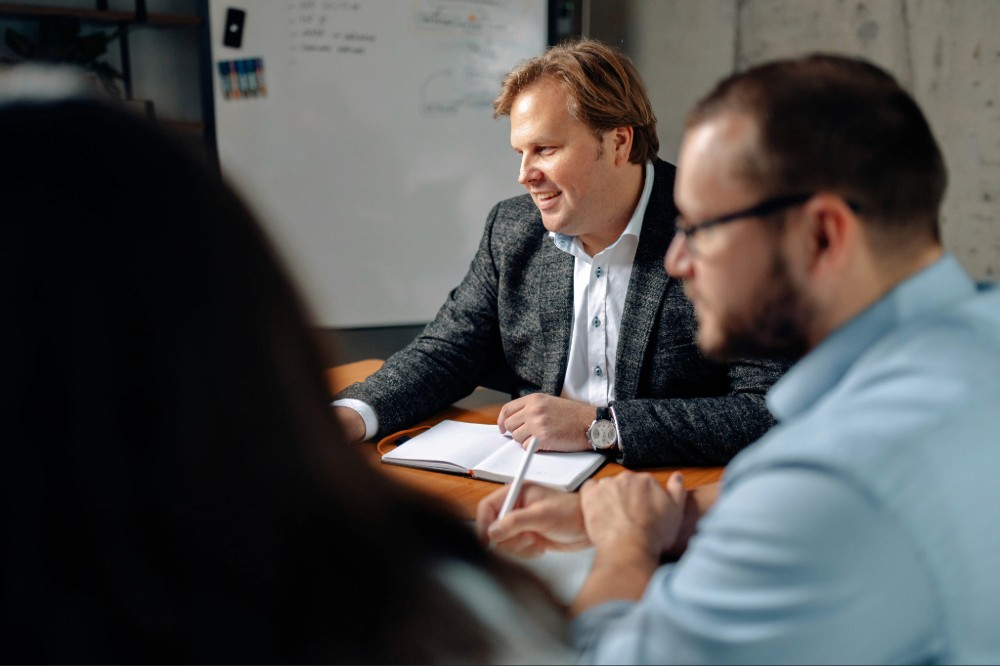 Geschäftsmeeting bei Commerce Partner – E-Commerce Beratung und digitale Vertriebsstrategie