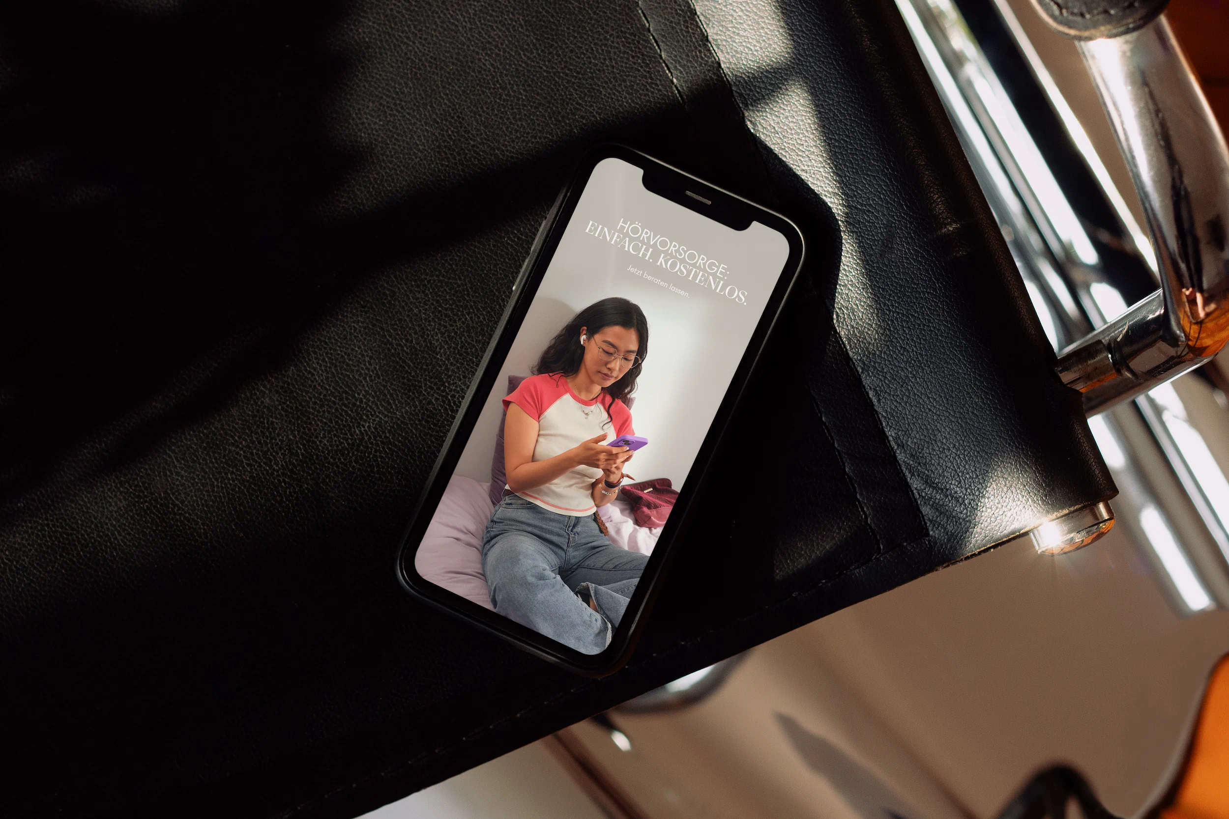 Mobile hearing care advertisement promoting free hearing checks through Fielmann.