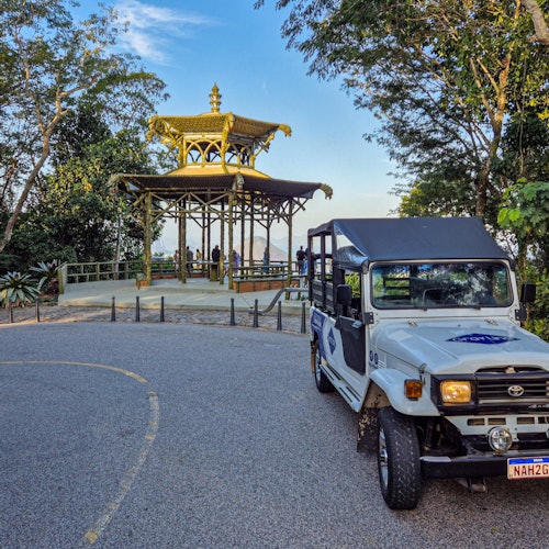 热带雨林吉普车旅行