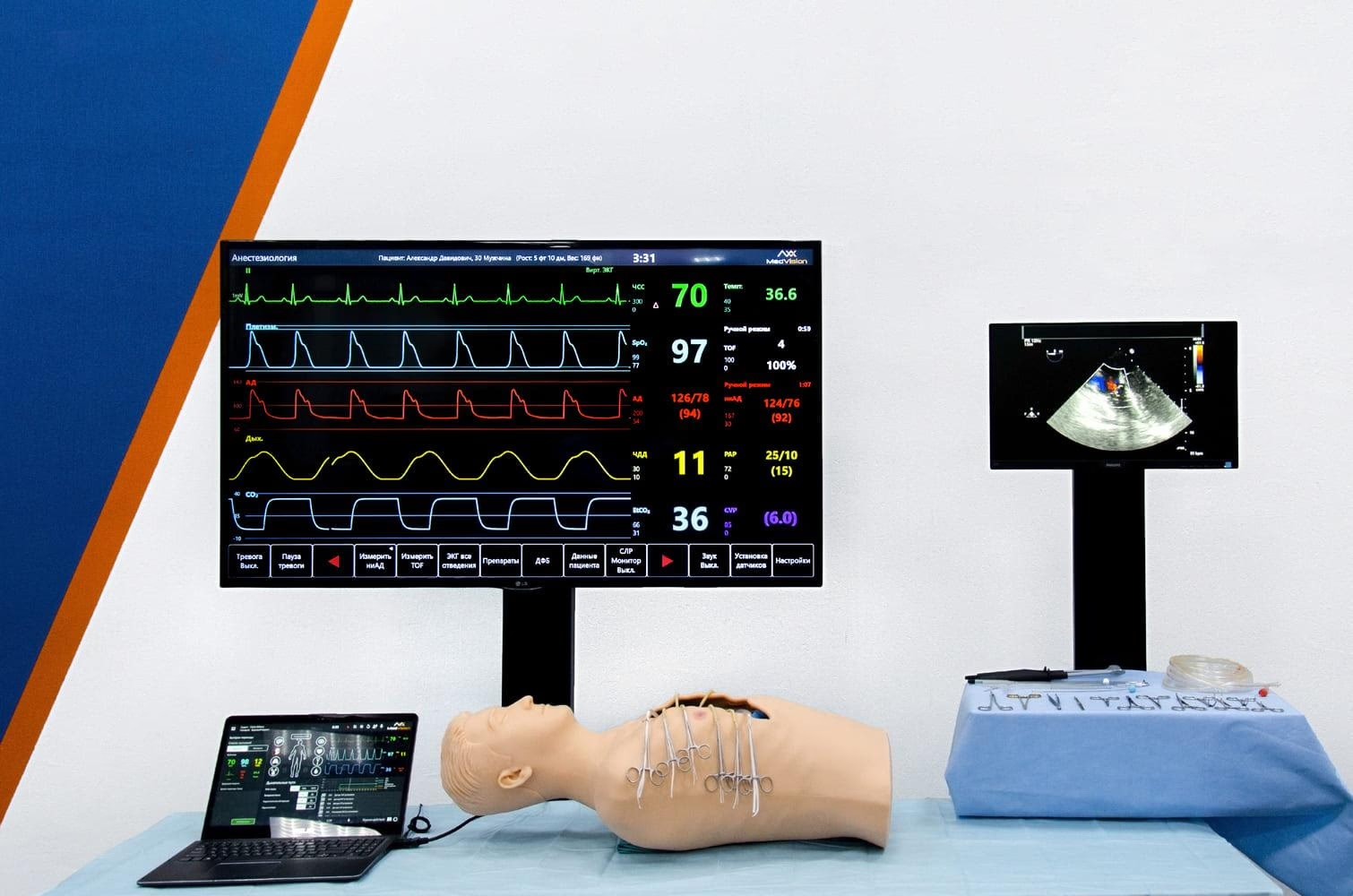 Simulator for operations with adaptive ECG readings