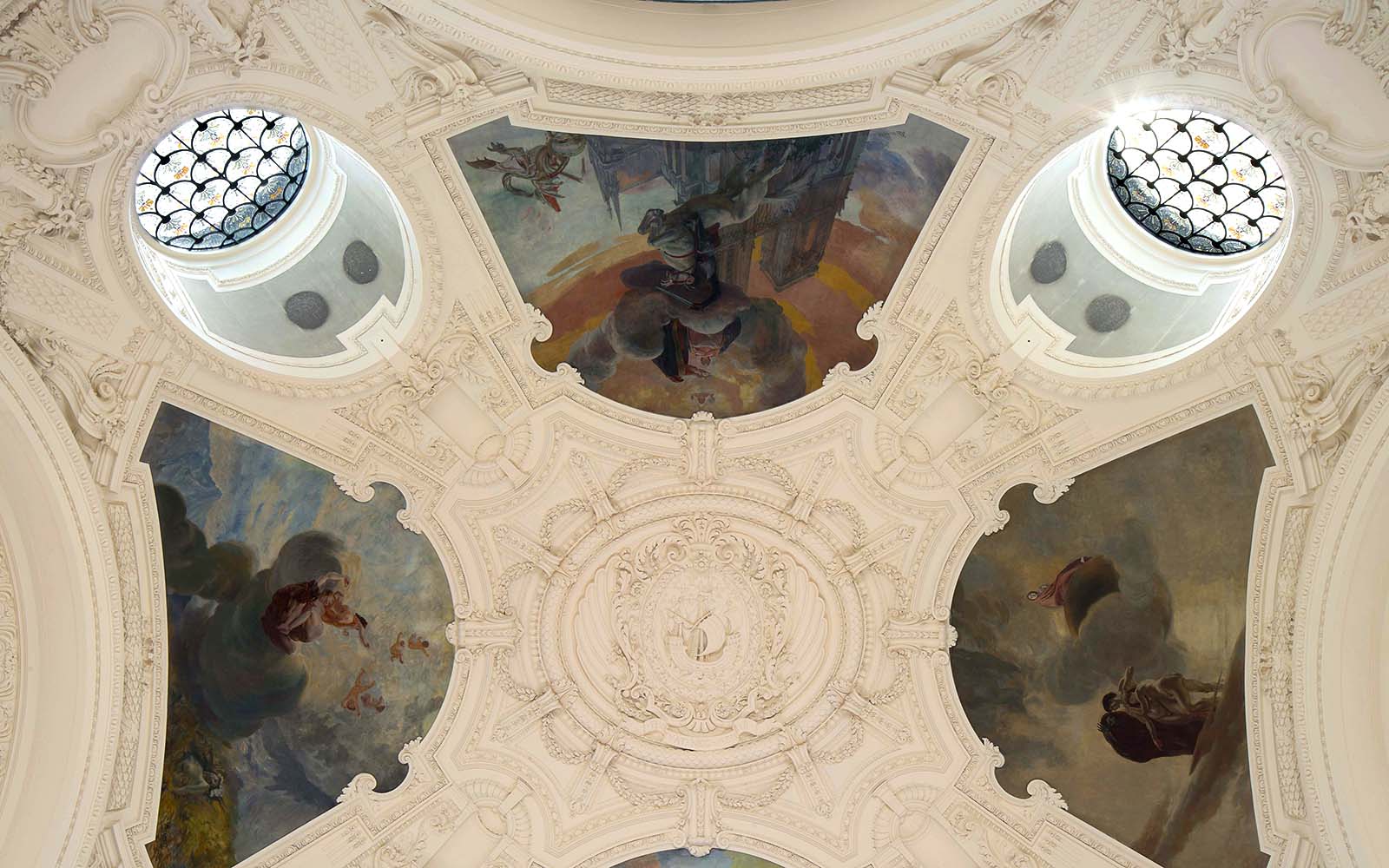 巴黎小宫殿的天花板壁画和华丽建筑，布鲁诺·利耶福斯展览。