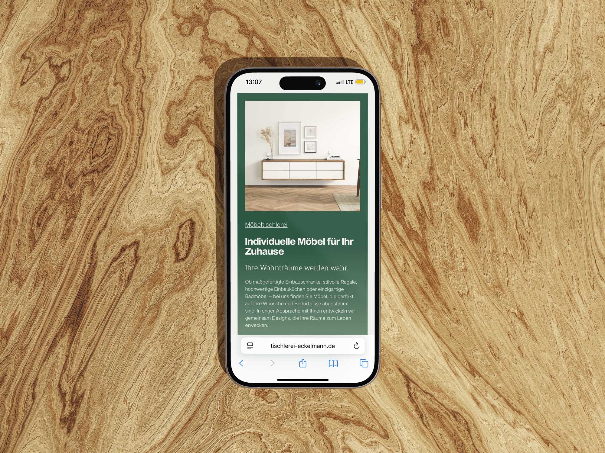 Responsive Website-Ansicht auf Smartphone – Benutzerfreundlichkeit und Design im Einklang