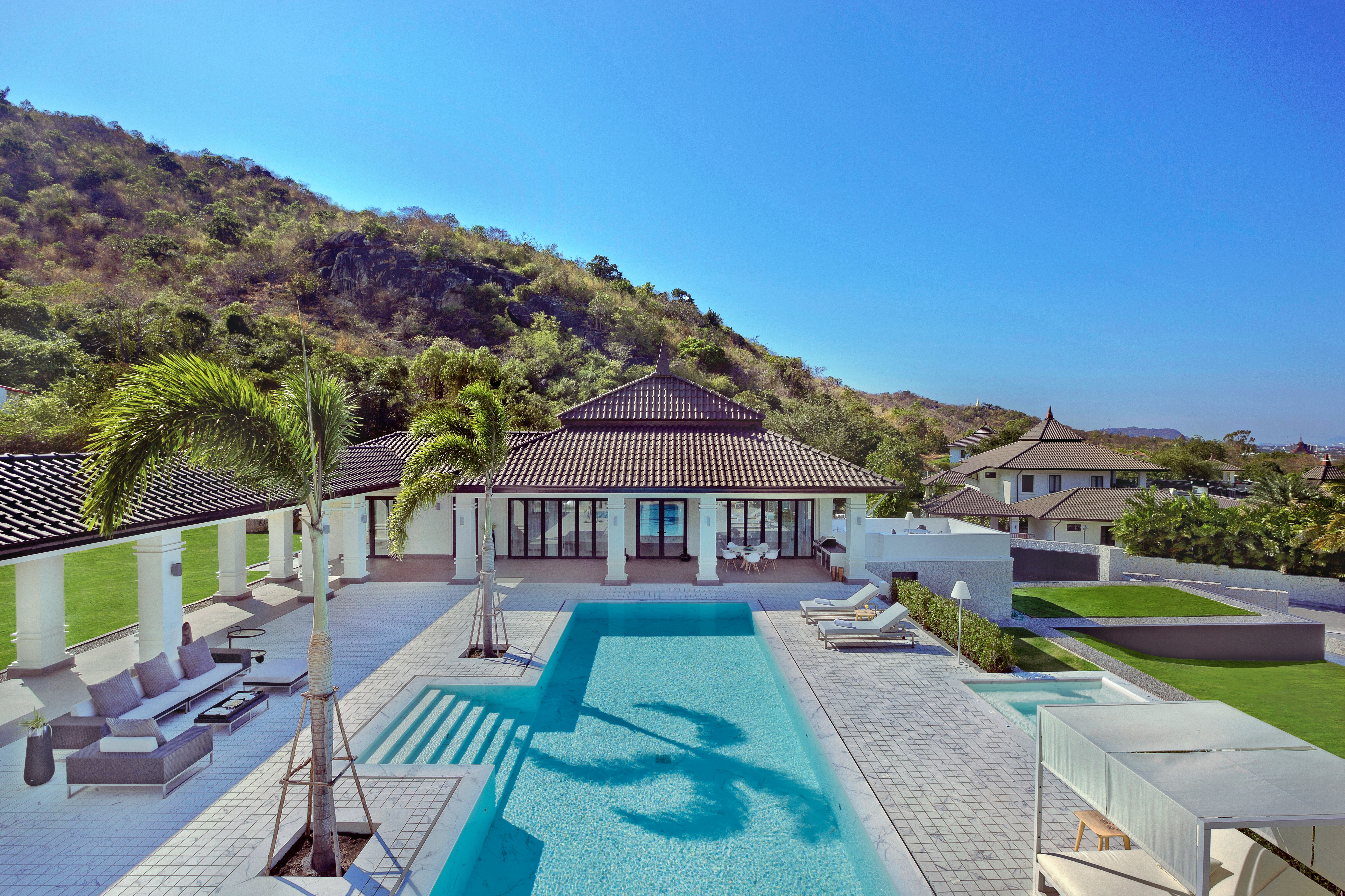Lavish Hotel