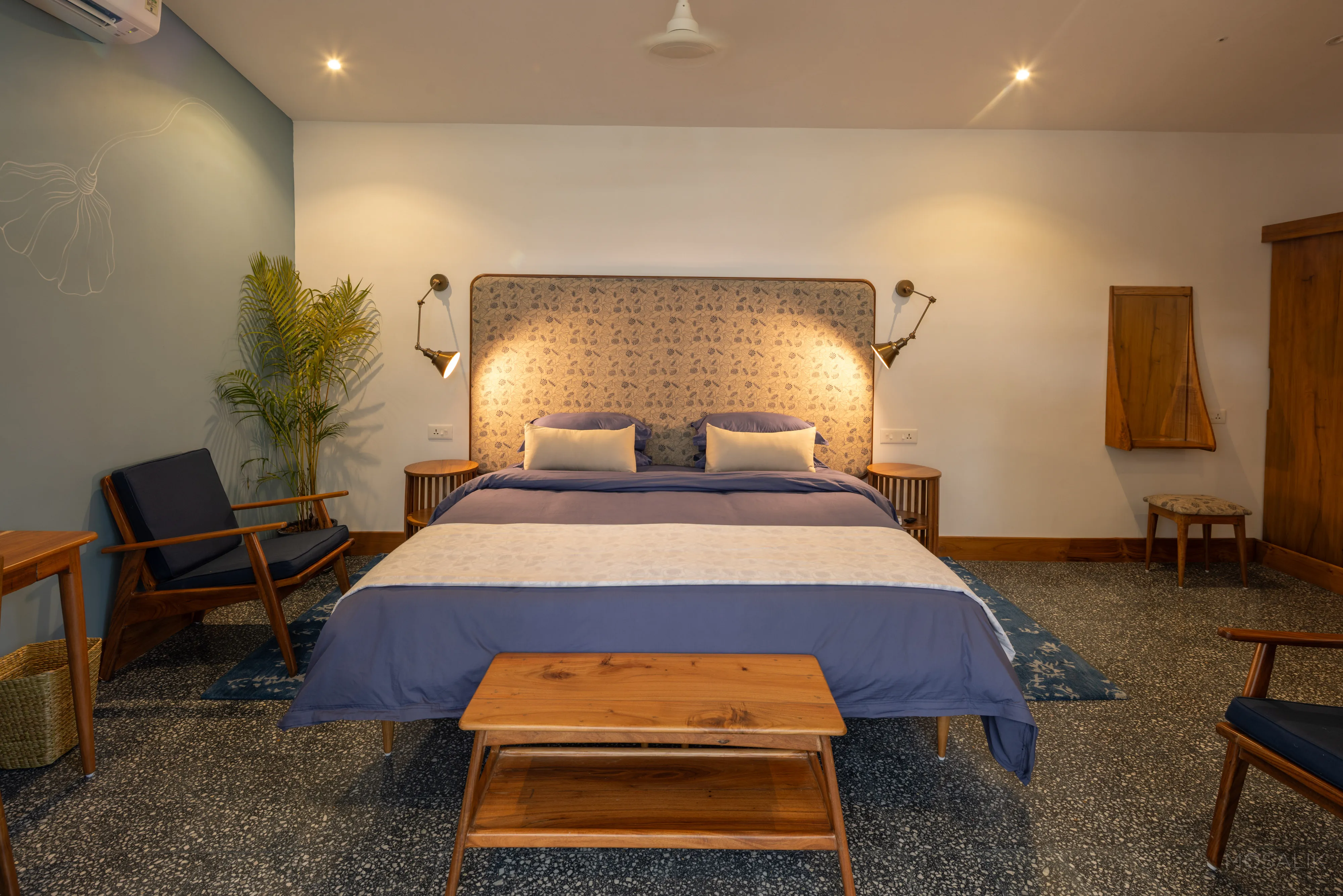 Calm bedroom in soft grey-blue at Jaali Blue