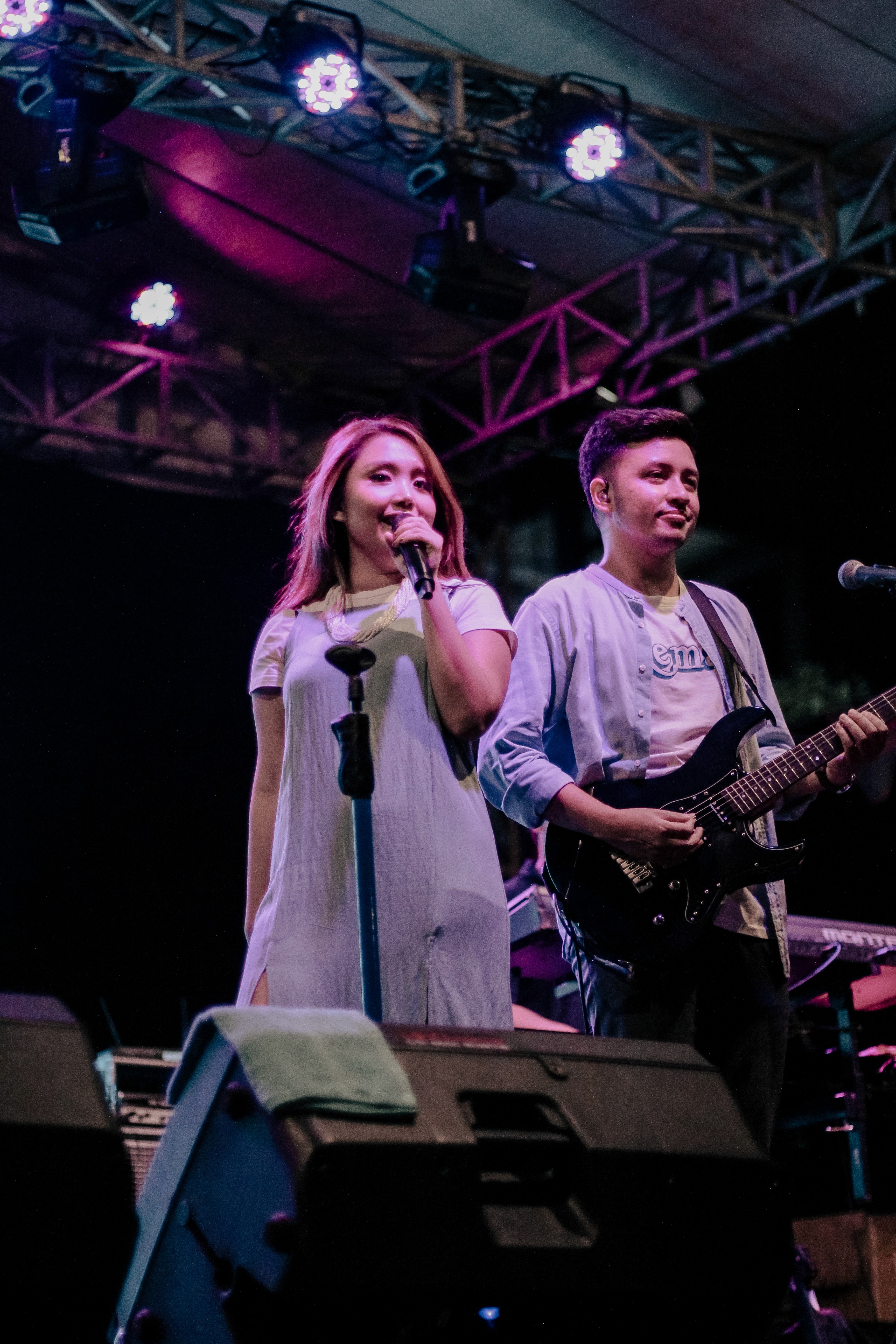 Vocalist & Guitarist of HIVI!, Perform at Aves Surabaya