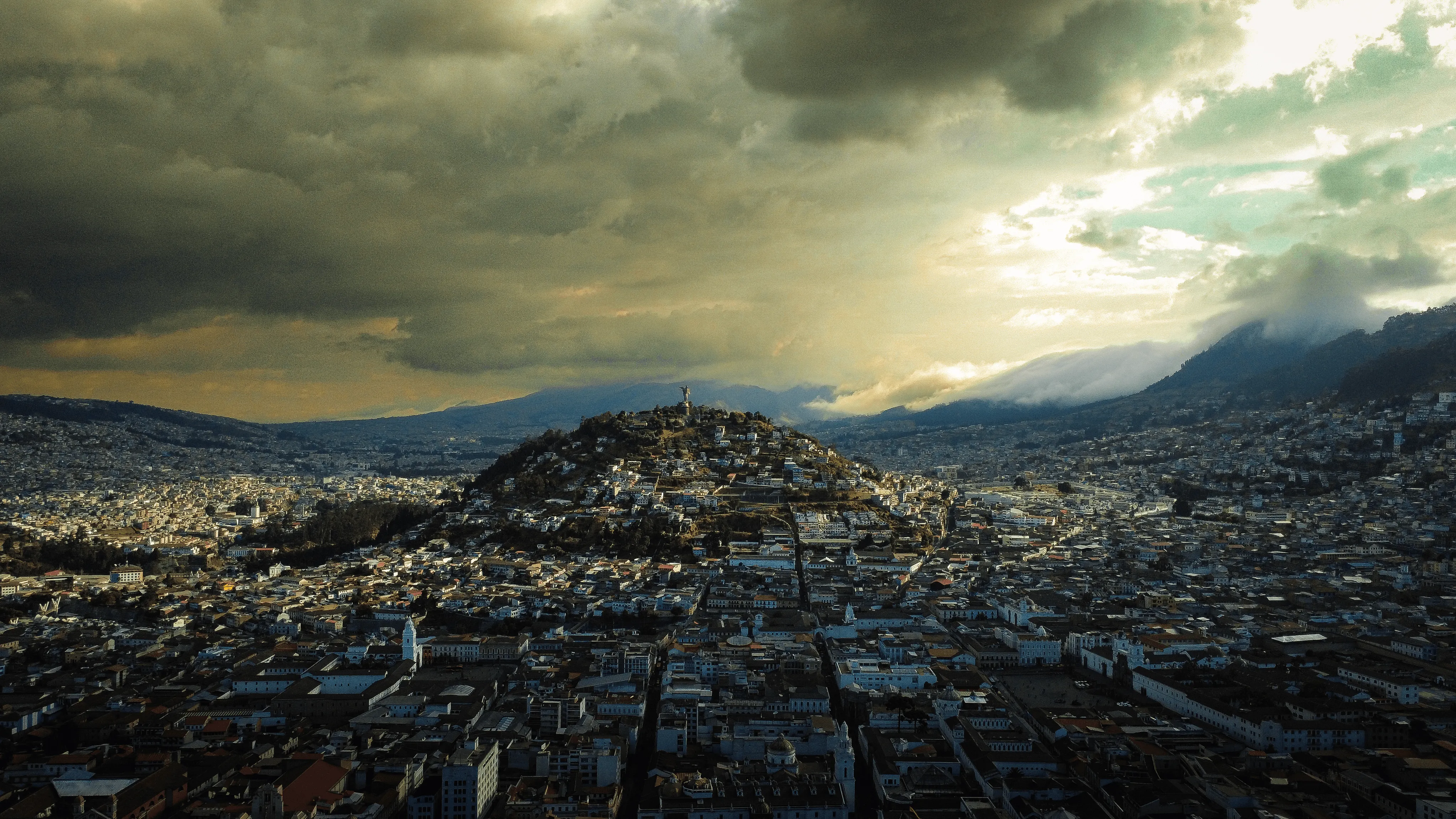 vue aérienne de la ville de Quito