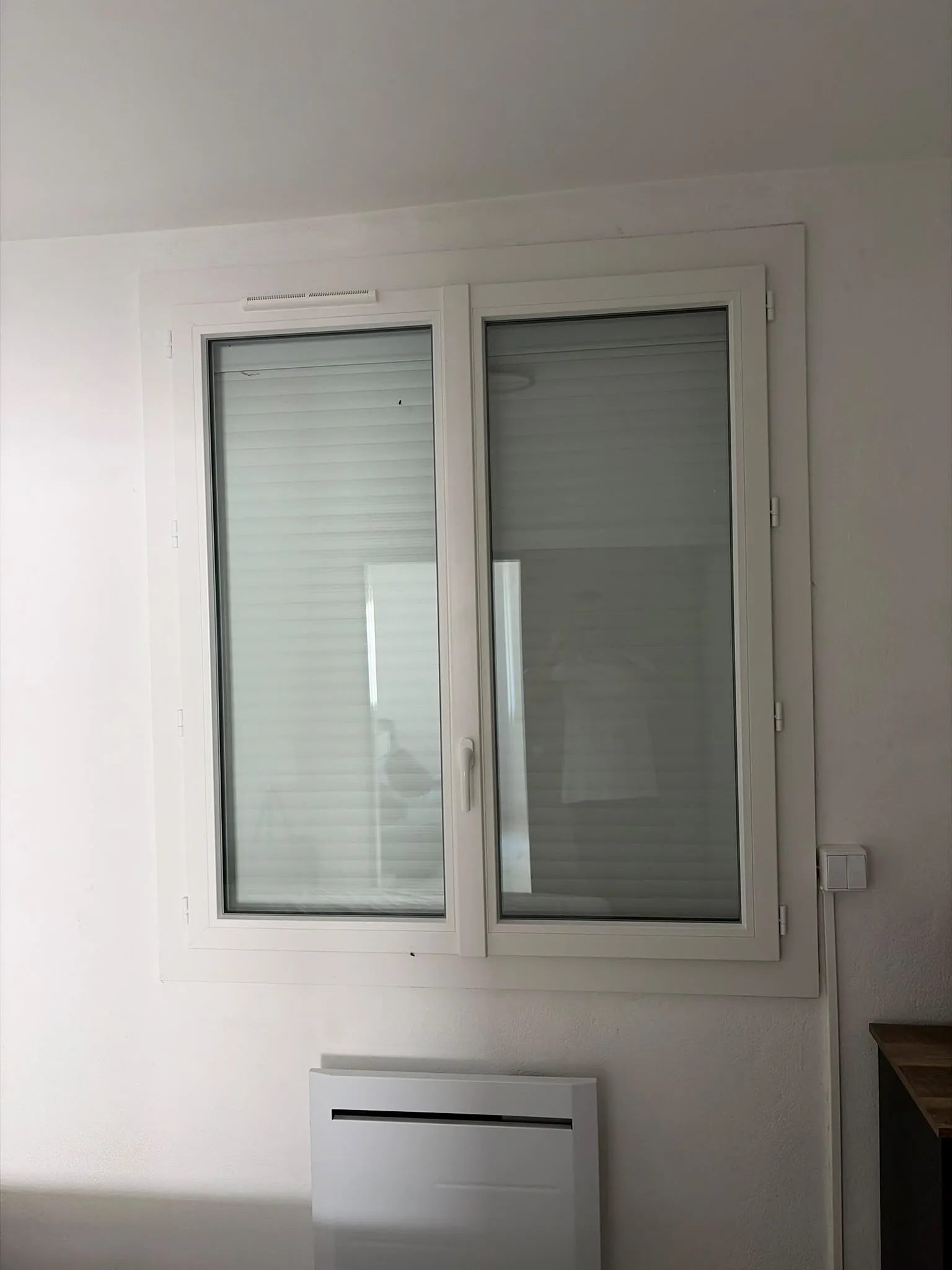 Volet roulant blanc vu depuis l’intérieur — AFermetures
