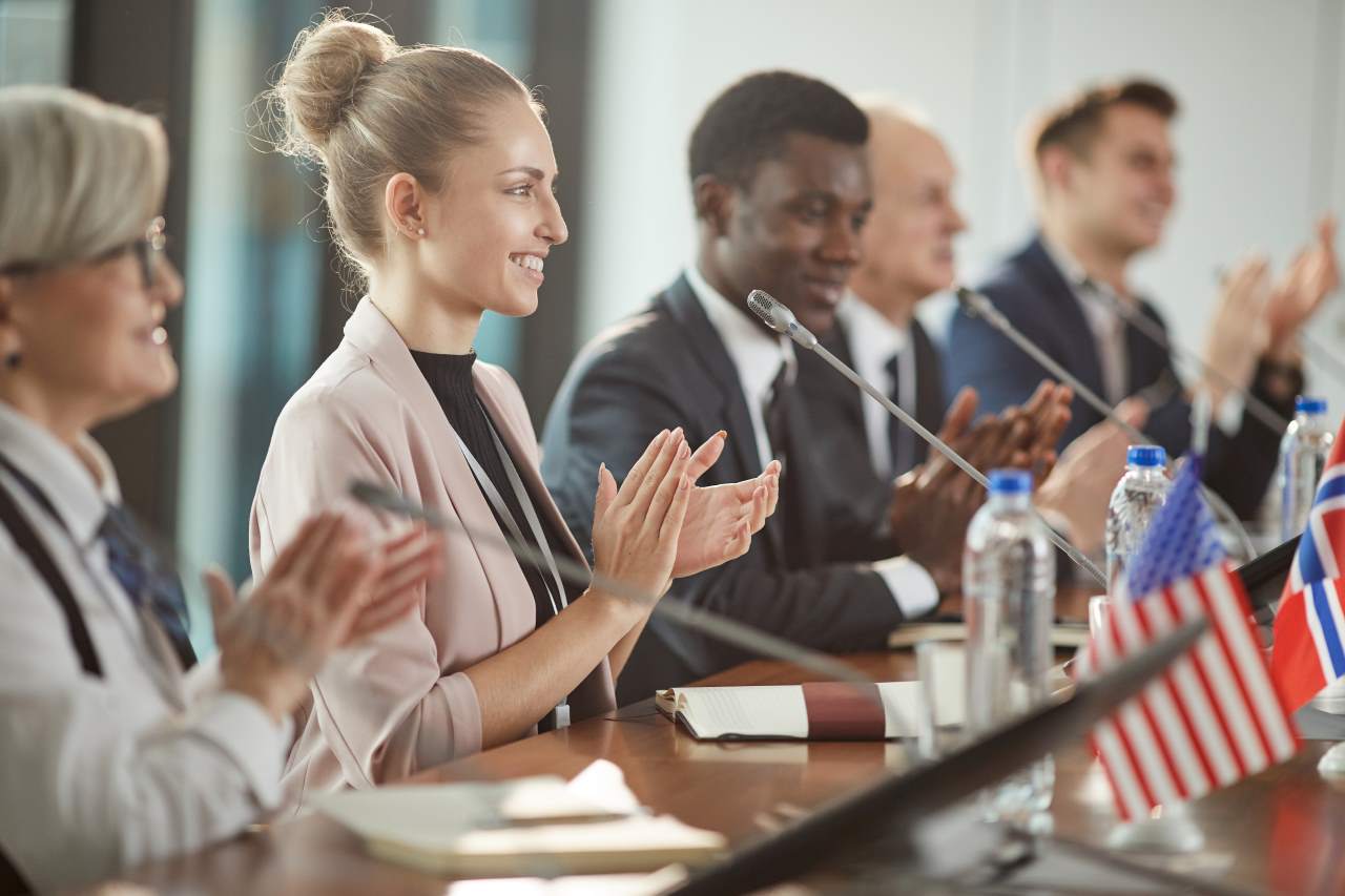 O que acontece se uma empresa contratar PEP?