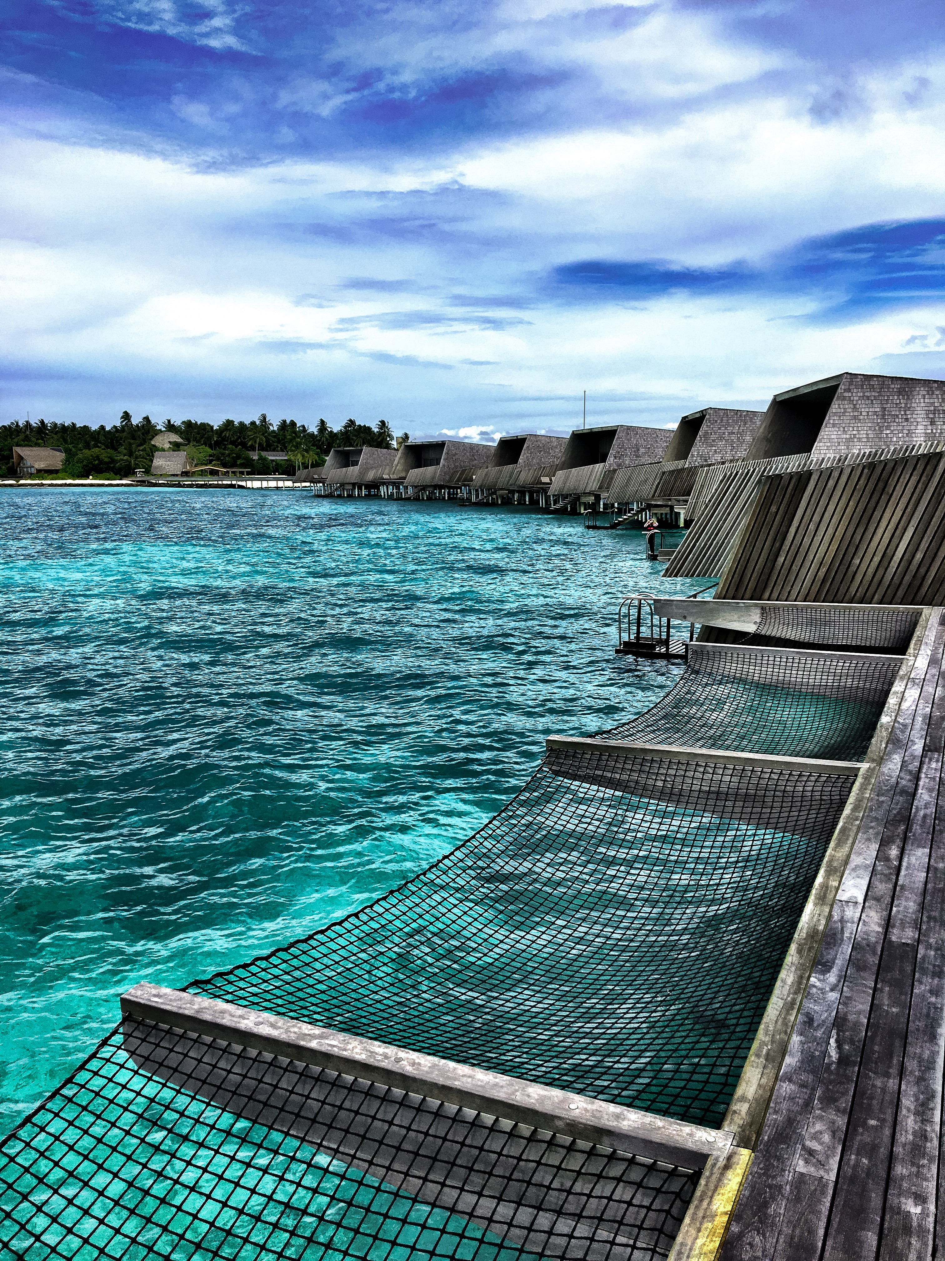 The St. Regis Maldives Vommuli Resort – Beach villa or overwater villa?
